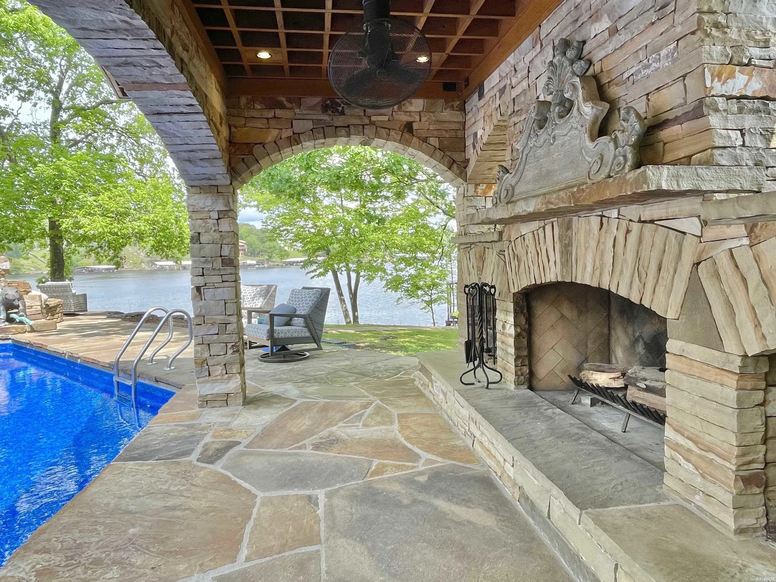 Property at 110  Catalpa - Image 43