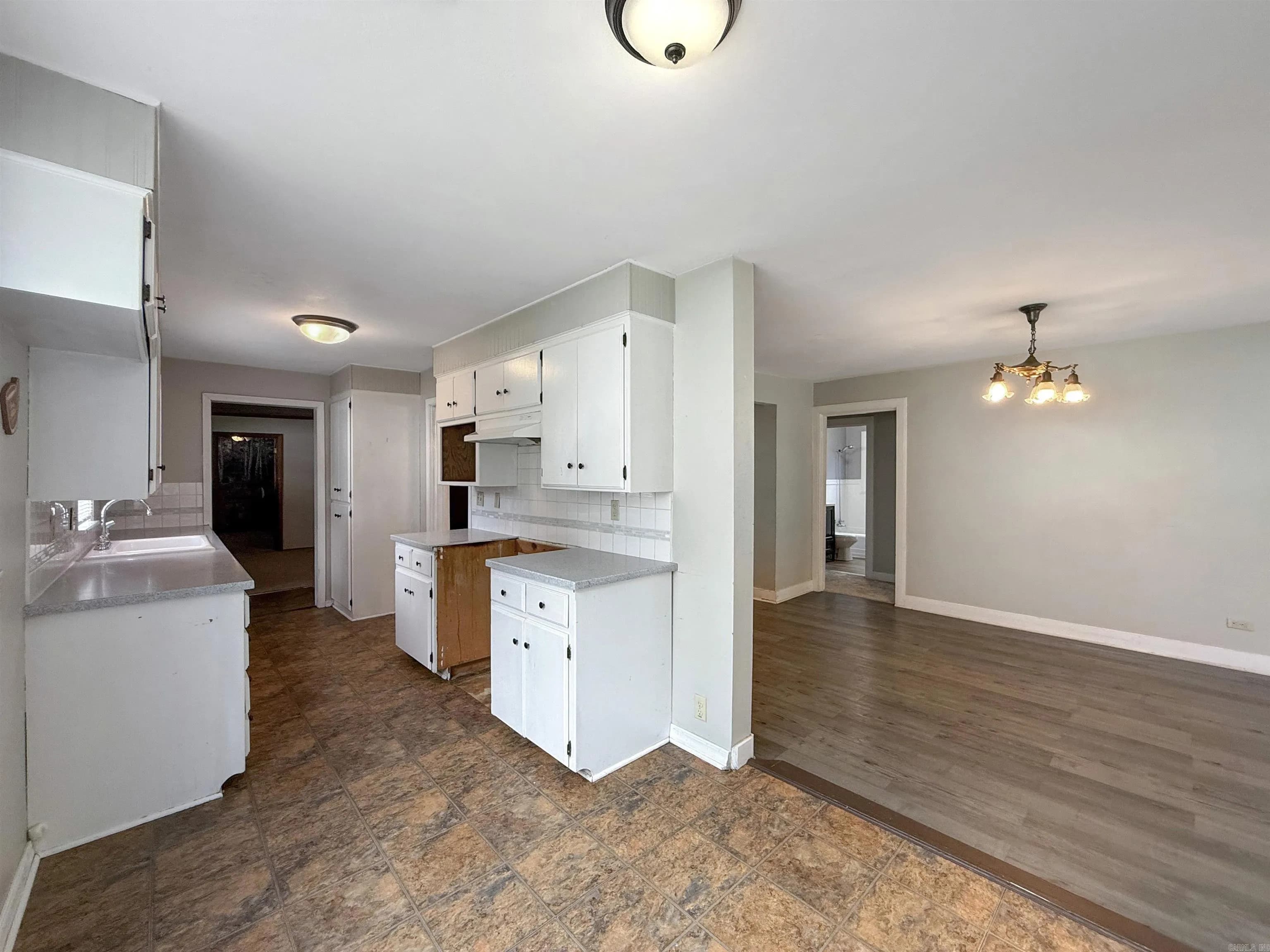 Property at 1019  Clardy - Image 9