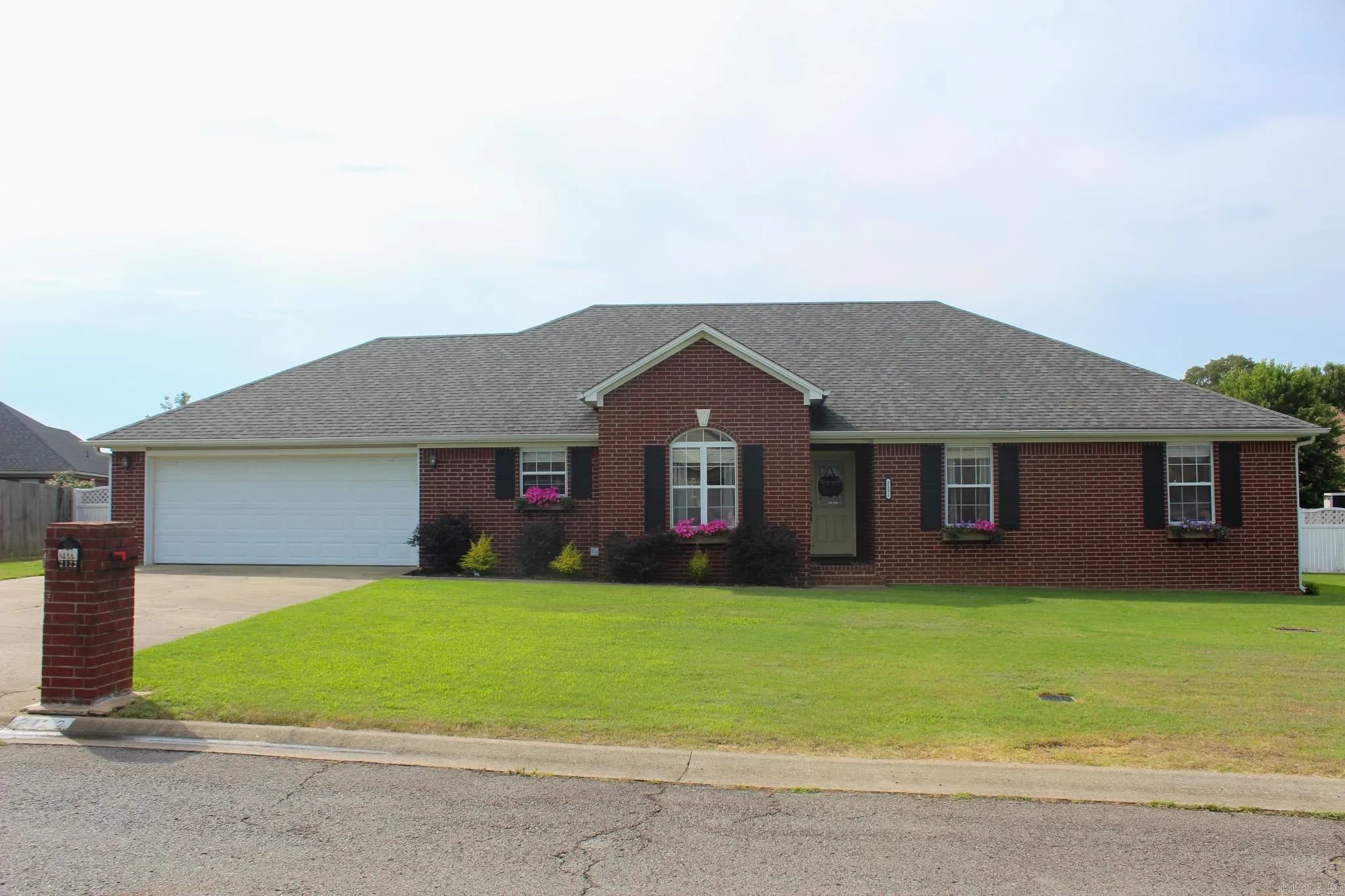 Property at 2122  Daniel - Image 2