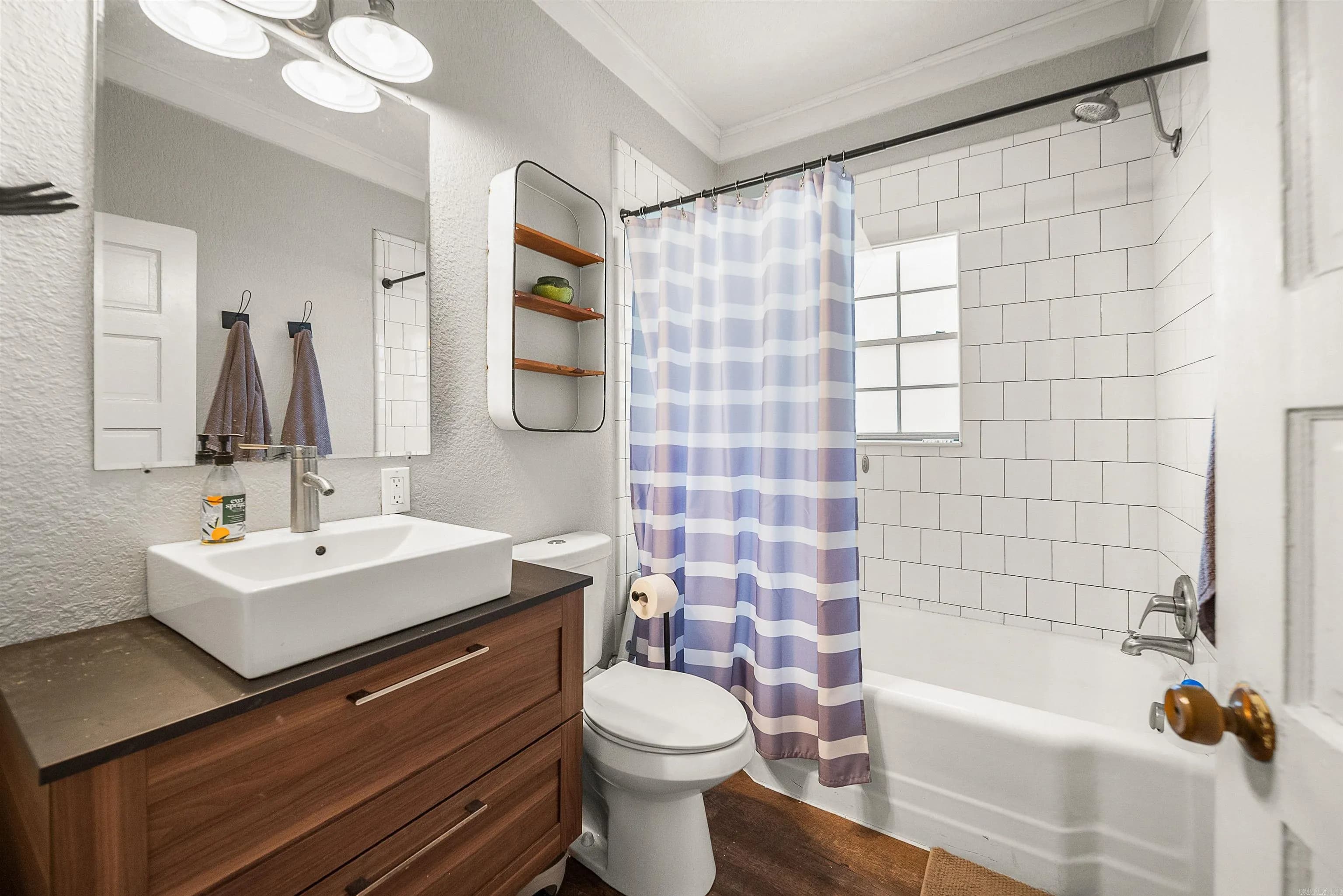 Property at 835  Watkins st - Image 15