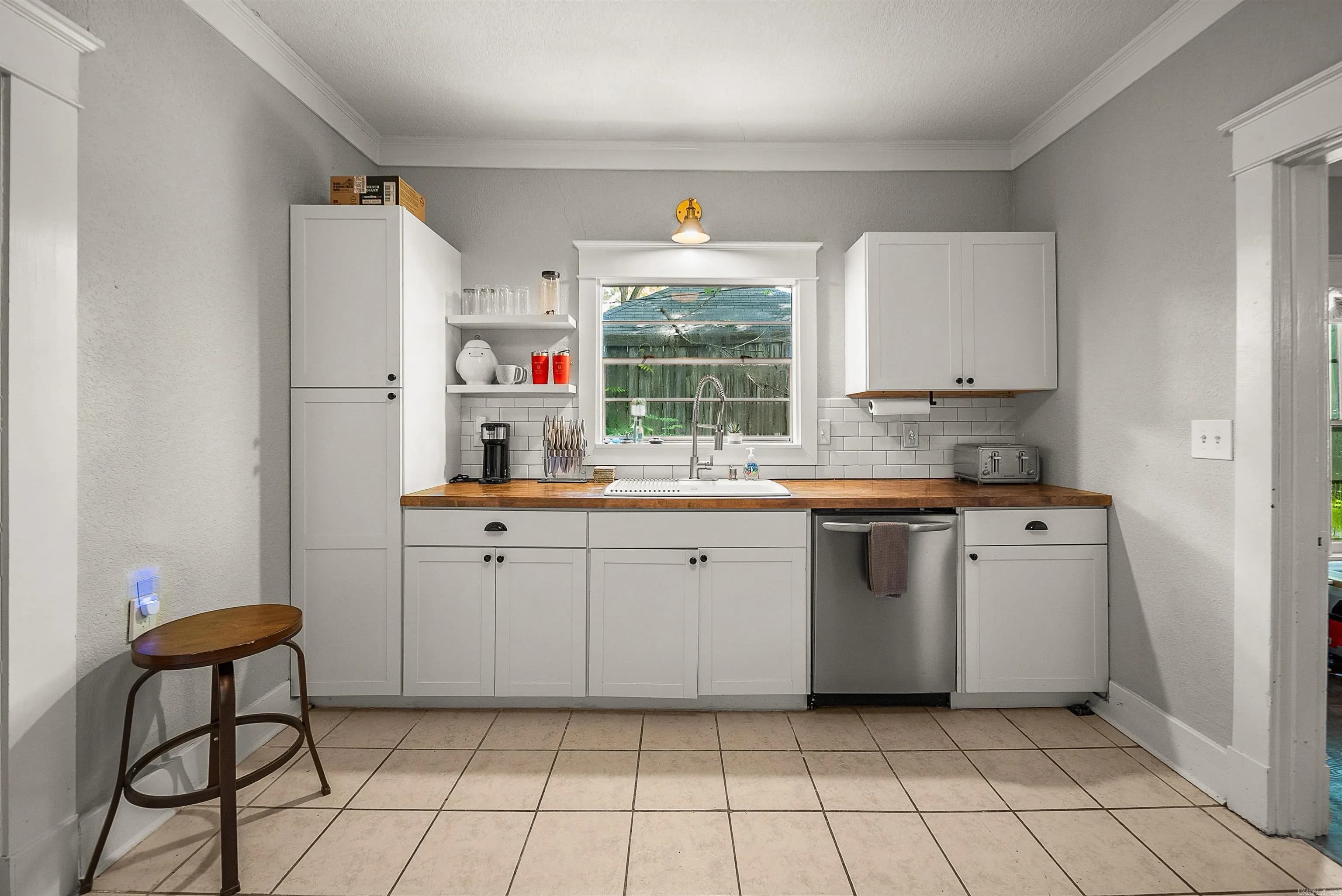 Property at 835  Watkins st - Image 9