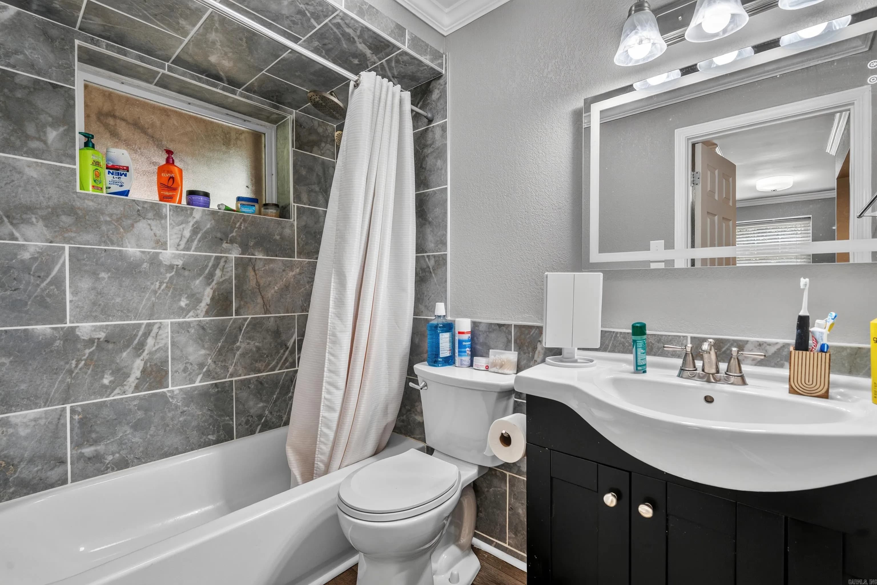 Property at 115  Brandiles - Image 27