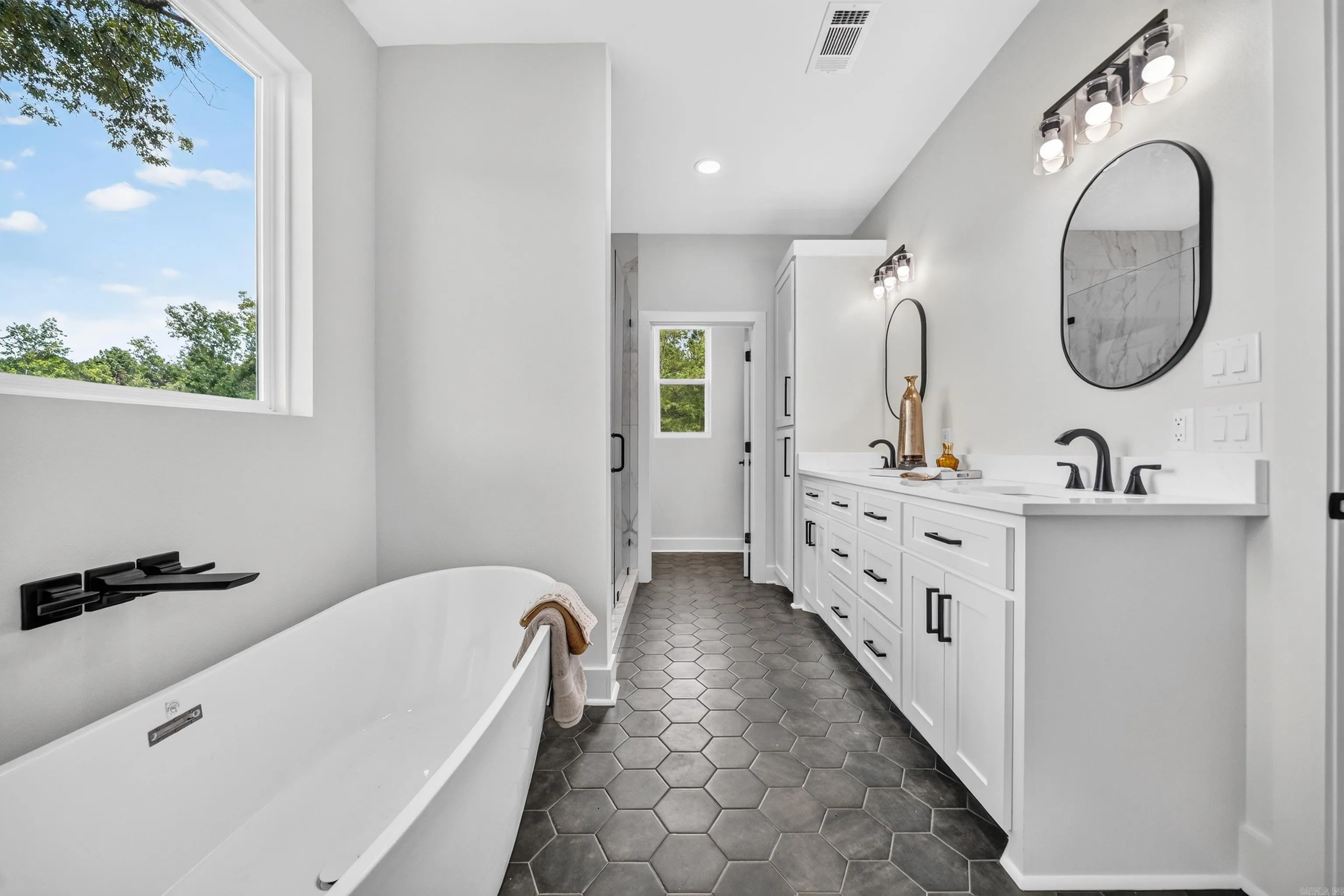 Property at 109  Chapel hill - Image 23