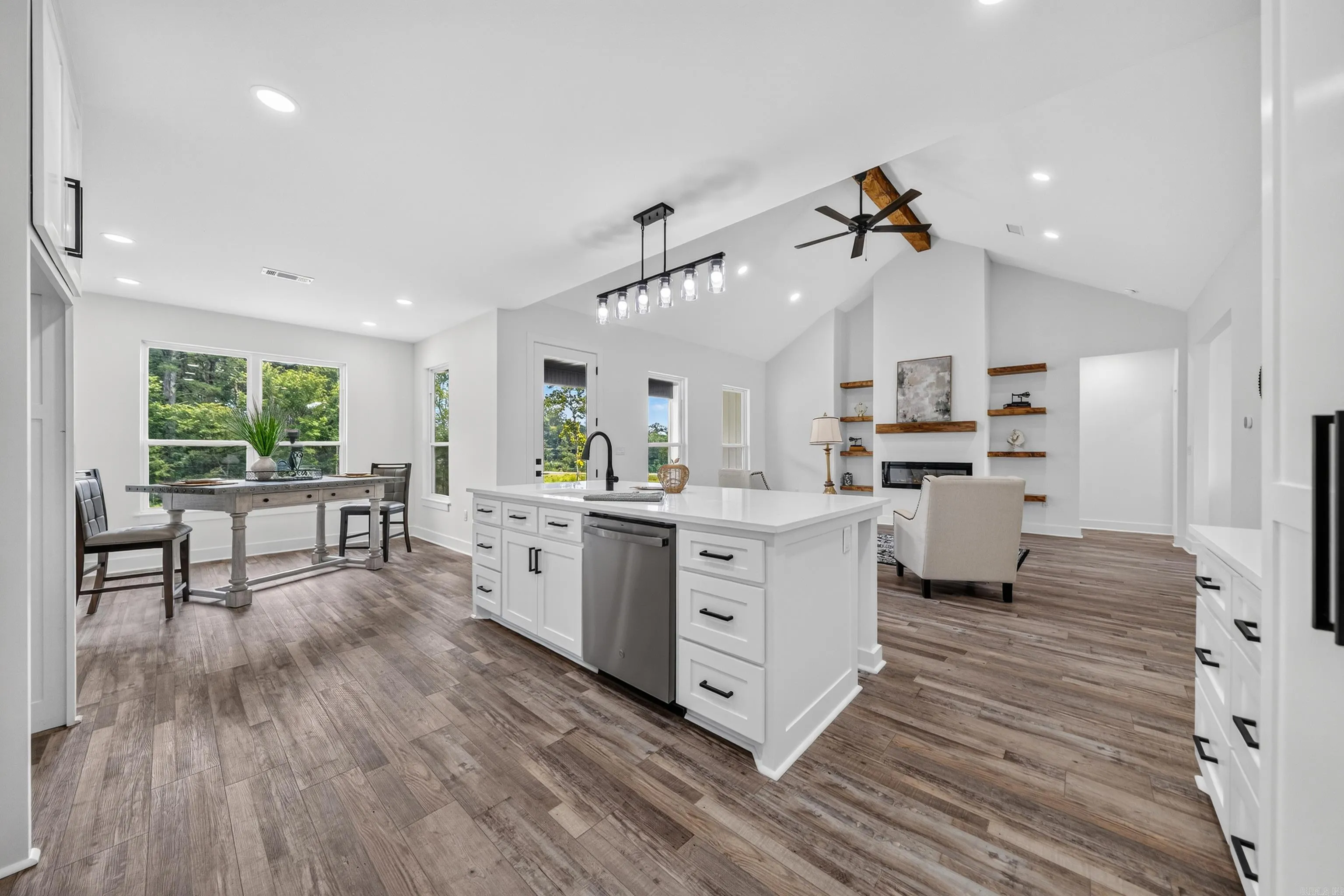 Property at 109  Chapel hill - Image 13