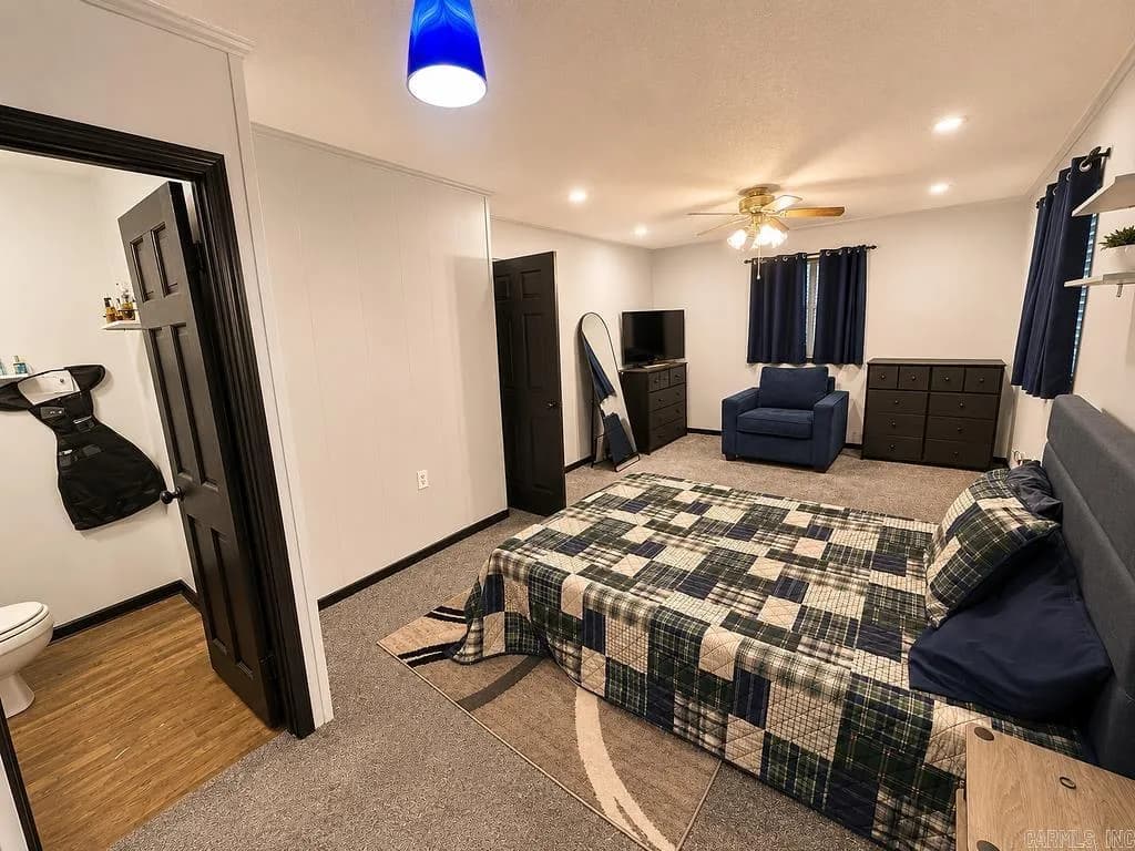 Property at 417 W 9th - Image 18