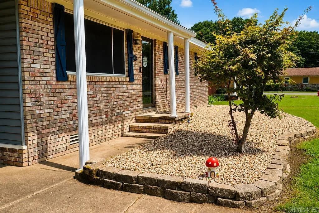 Property at 417 W 9th - Image 4