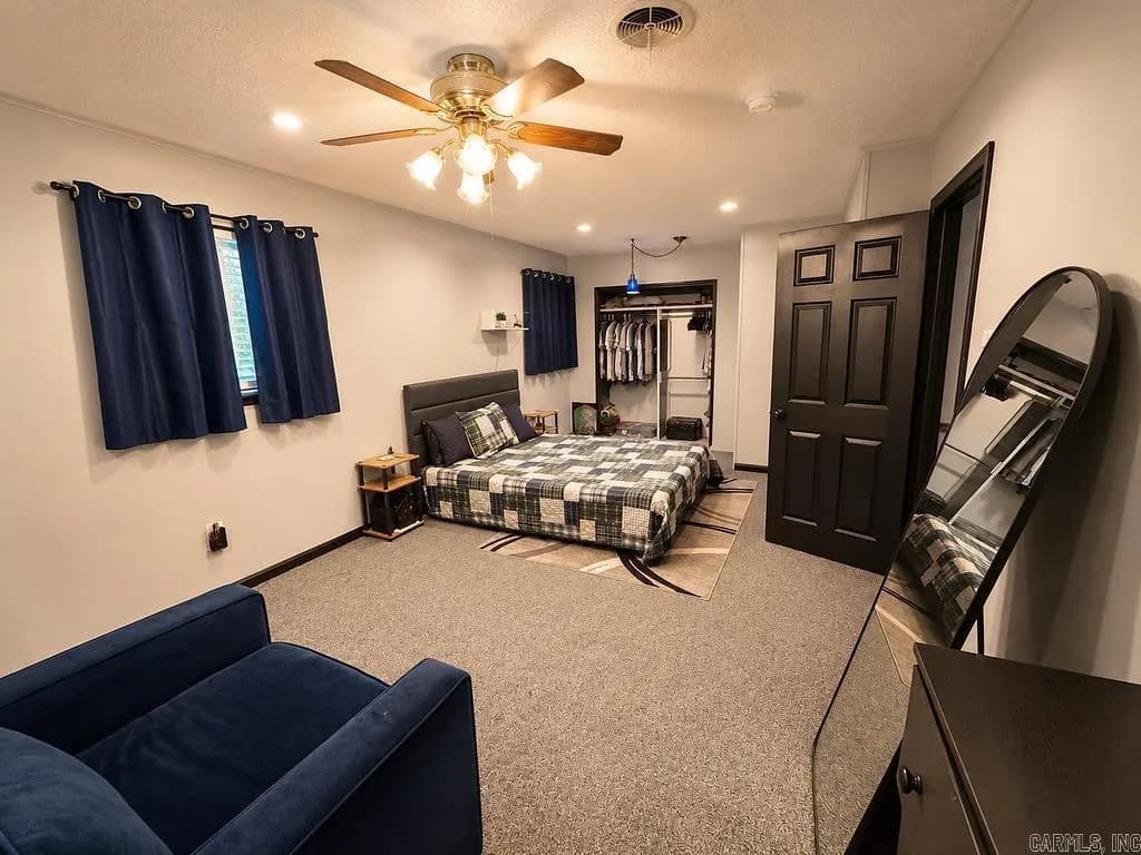 Property at 417 W 9th - Image 17