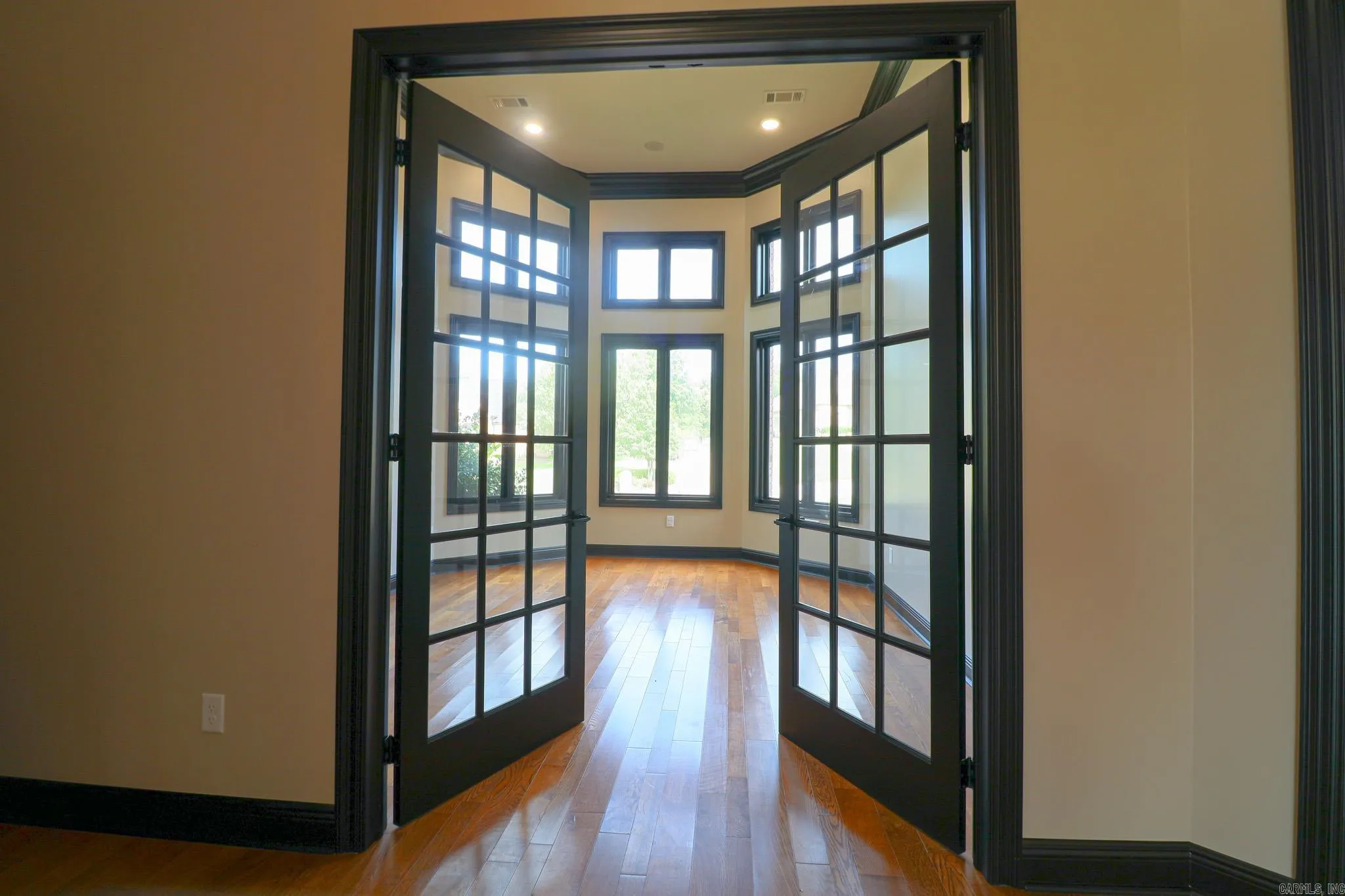 Property at 2911  Ridgepointe - Image 17
