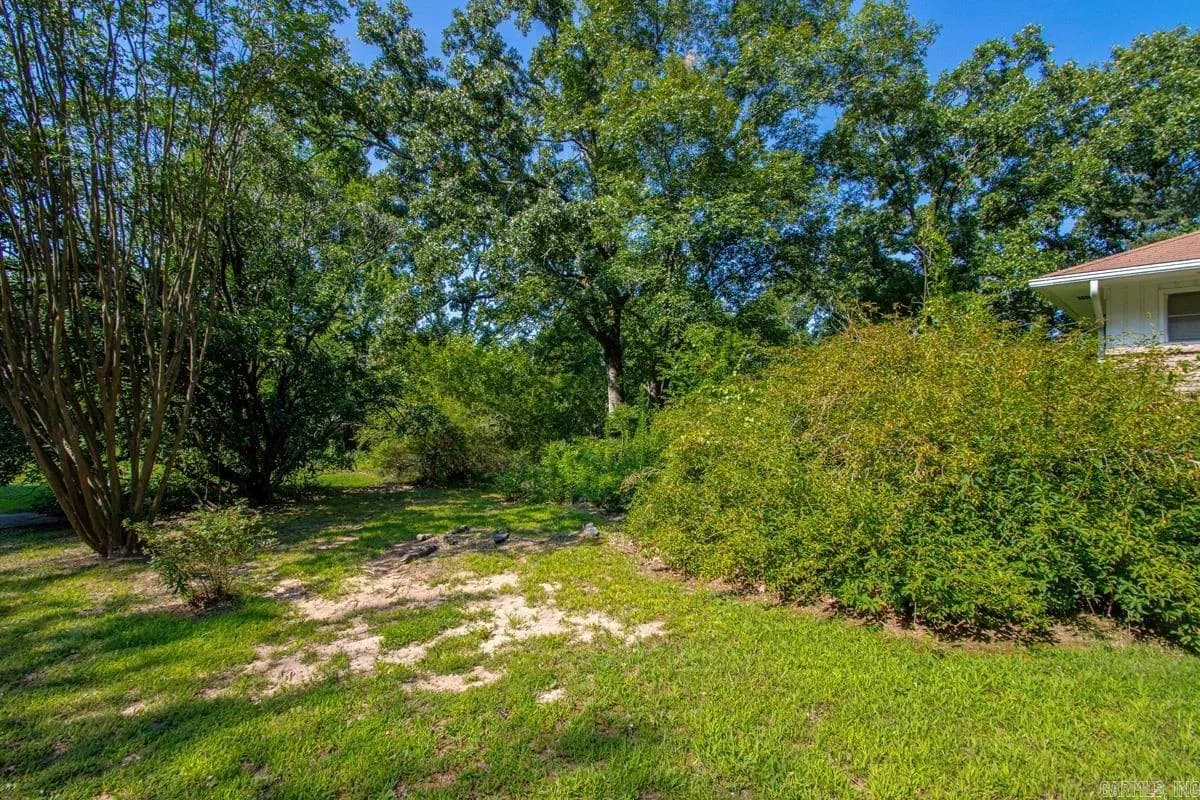 Property at 27  Wesley - Image 3