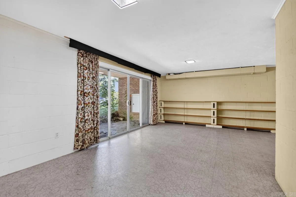 Property at 27  Wesley - Image 24