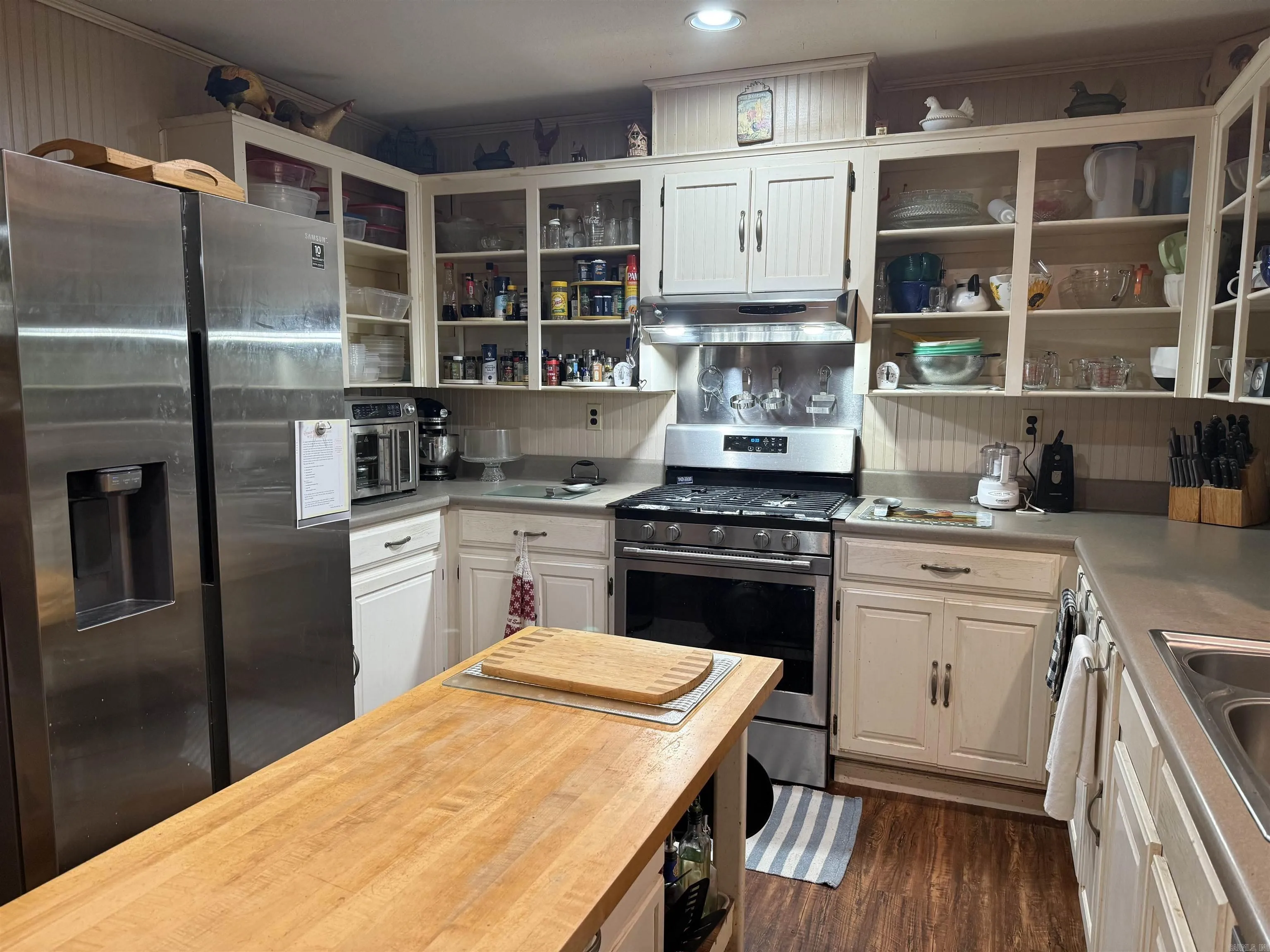 Property at 326 & 358  Diederich - Image 13
