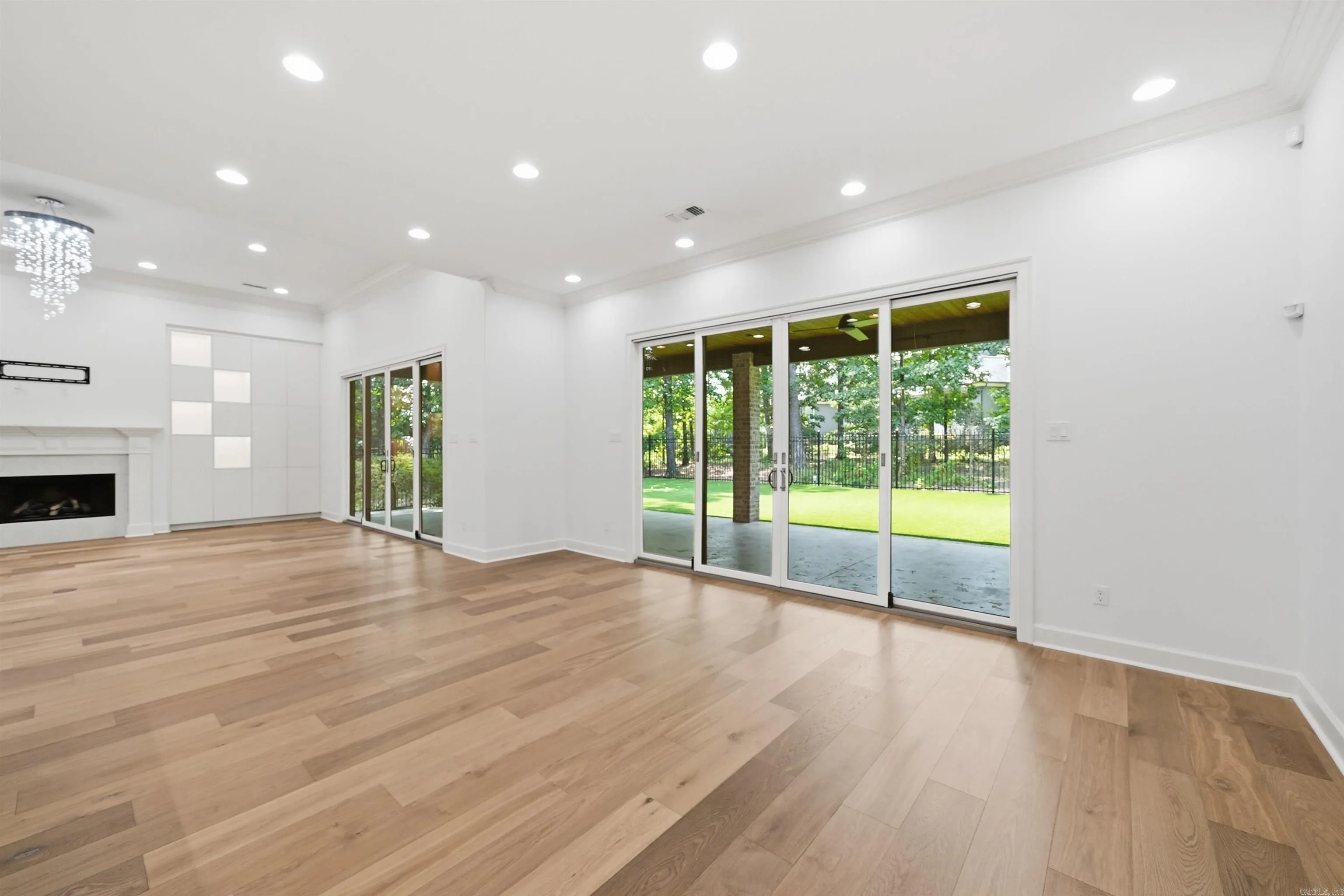 Property at 79  Hallen - Image 17