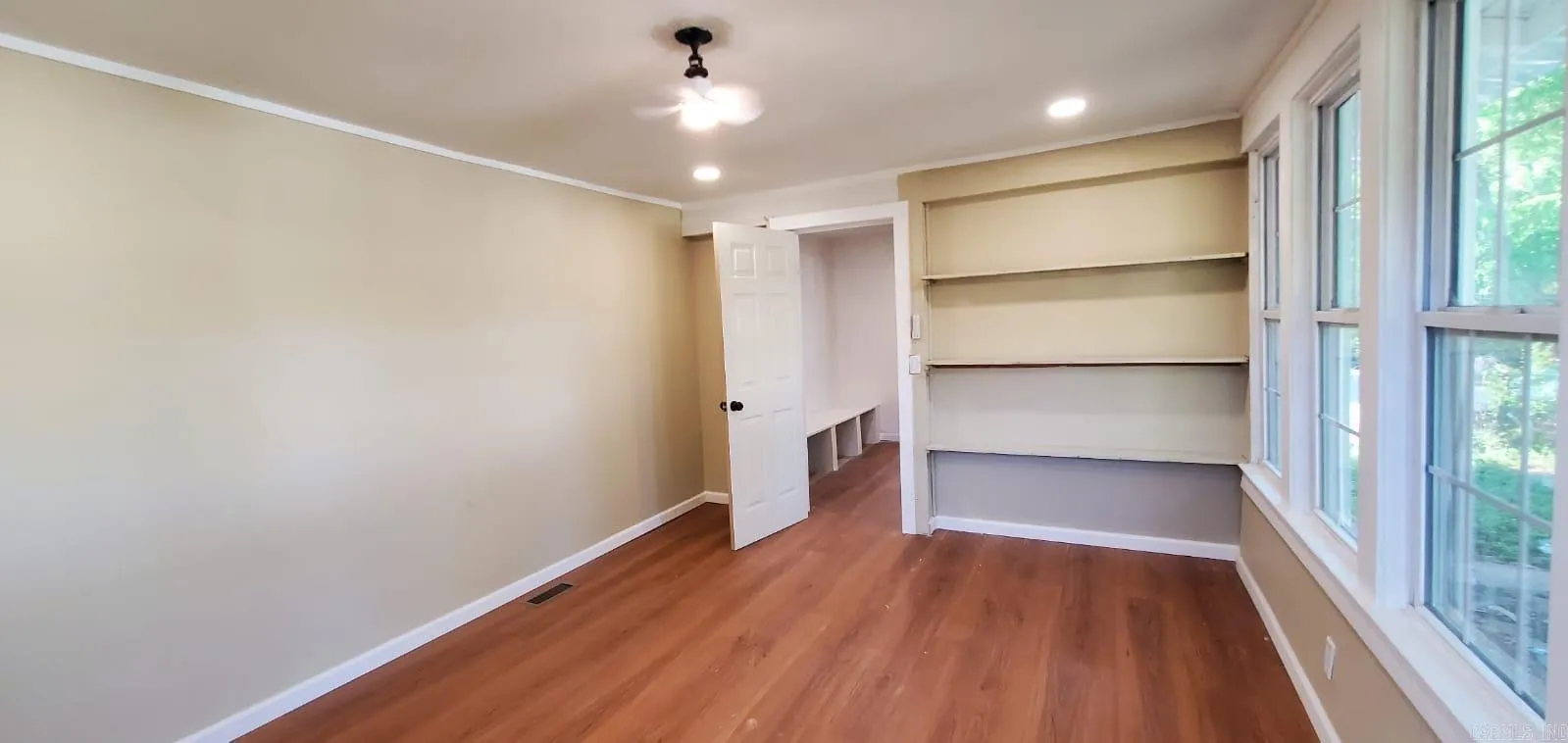 Property at 213 S Smith - Image 9