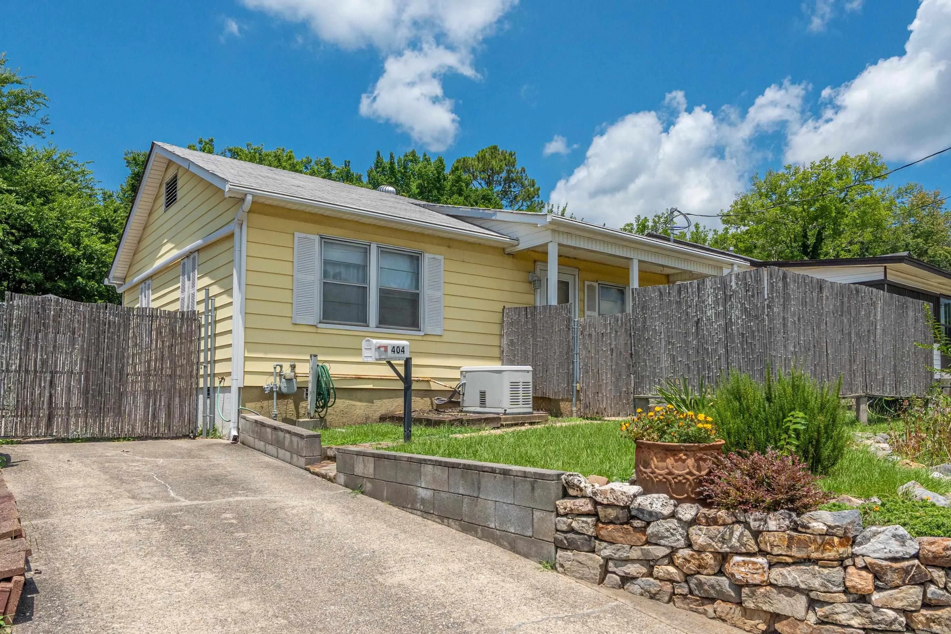 Property at 404  Summer - Image 27