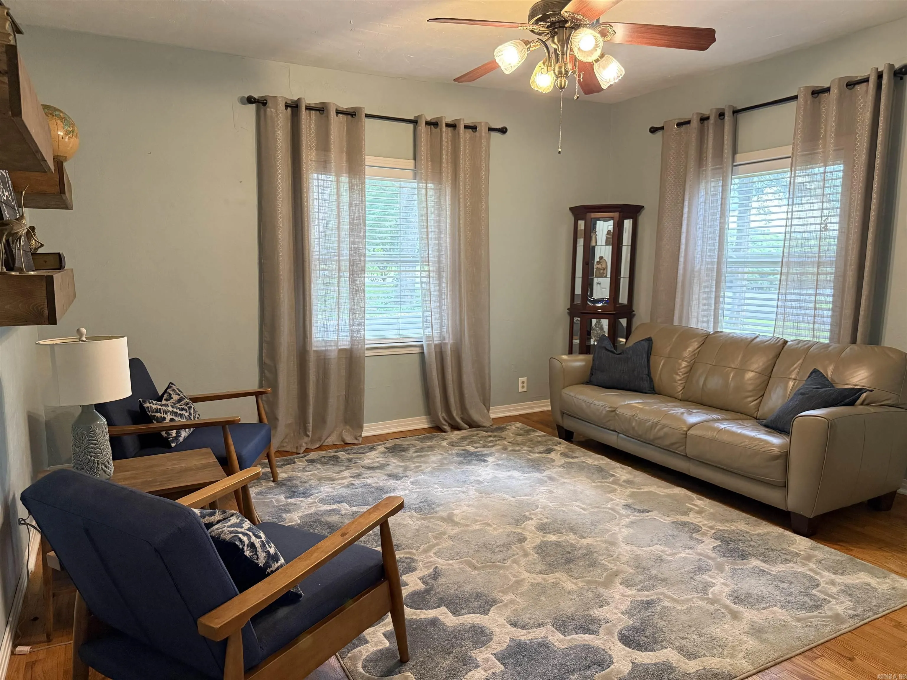 Property at 211 W Quitman - Image 3
