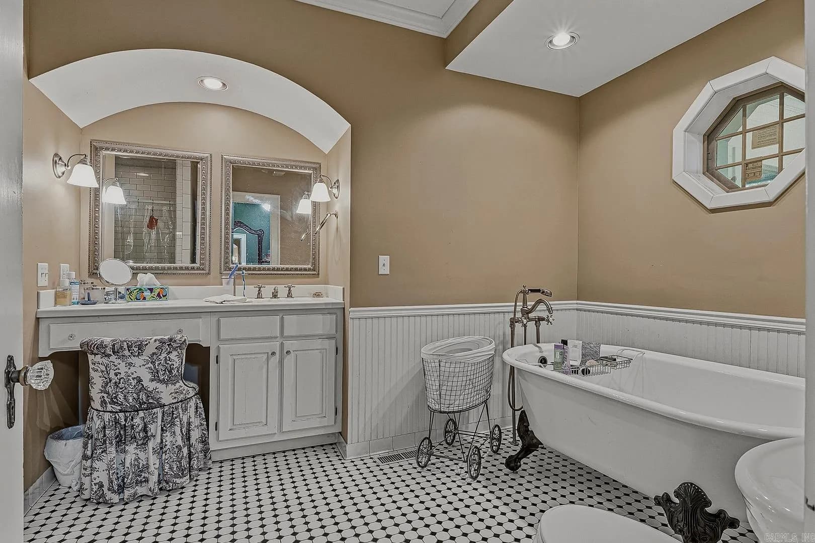 Property at 1304  Wirt - Image 31