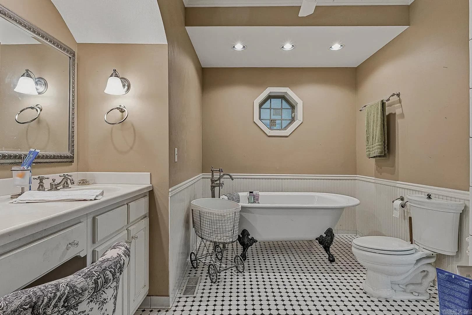 Property at 1304  Wirt - Image 27