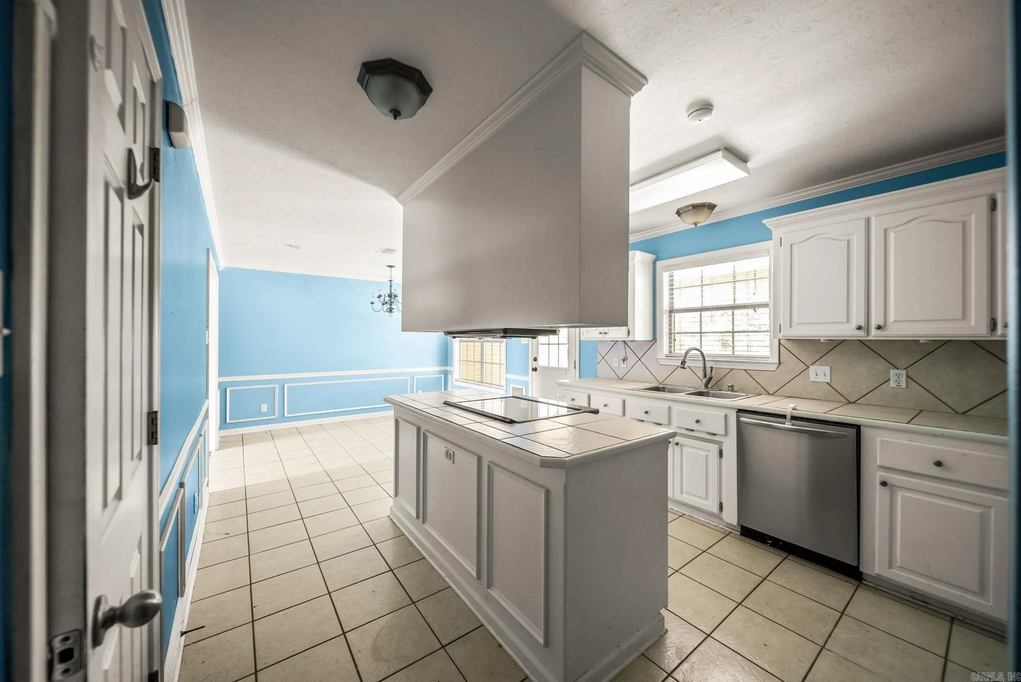 Property at 94  Emerald - Image 14
