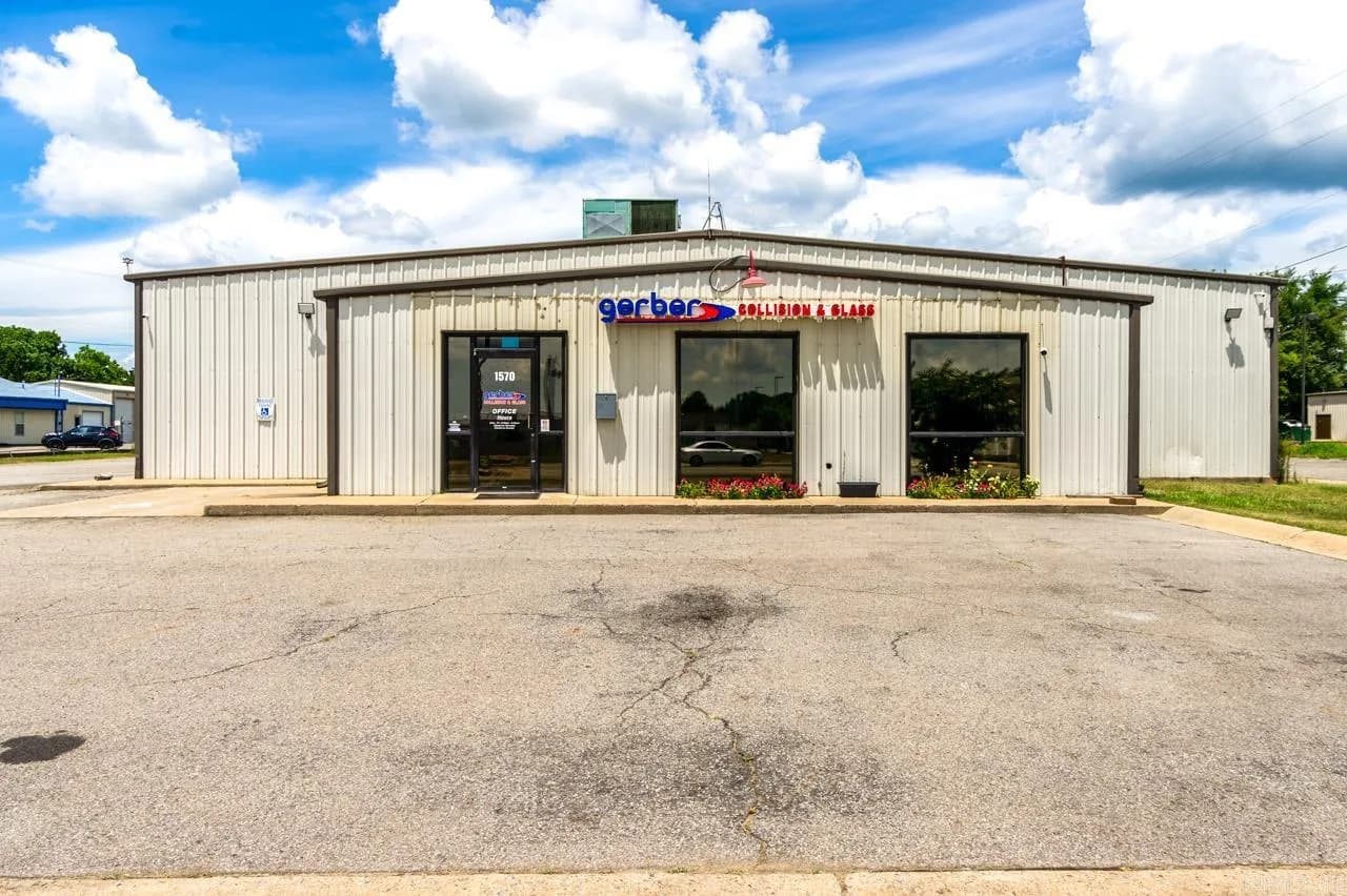 Property at 1570 E Oak - Image 1