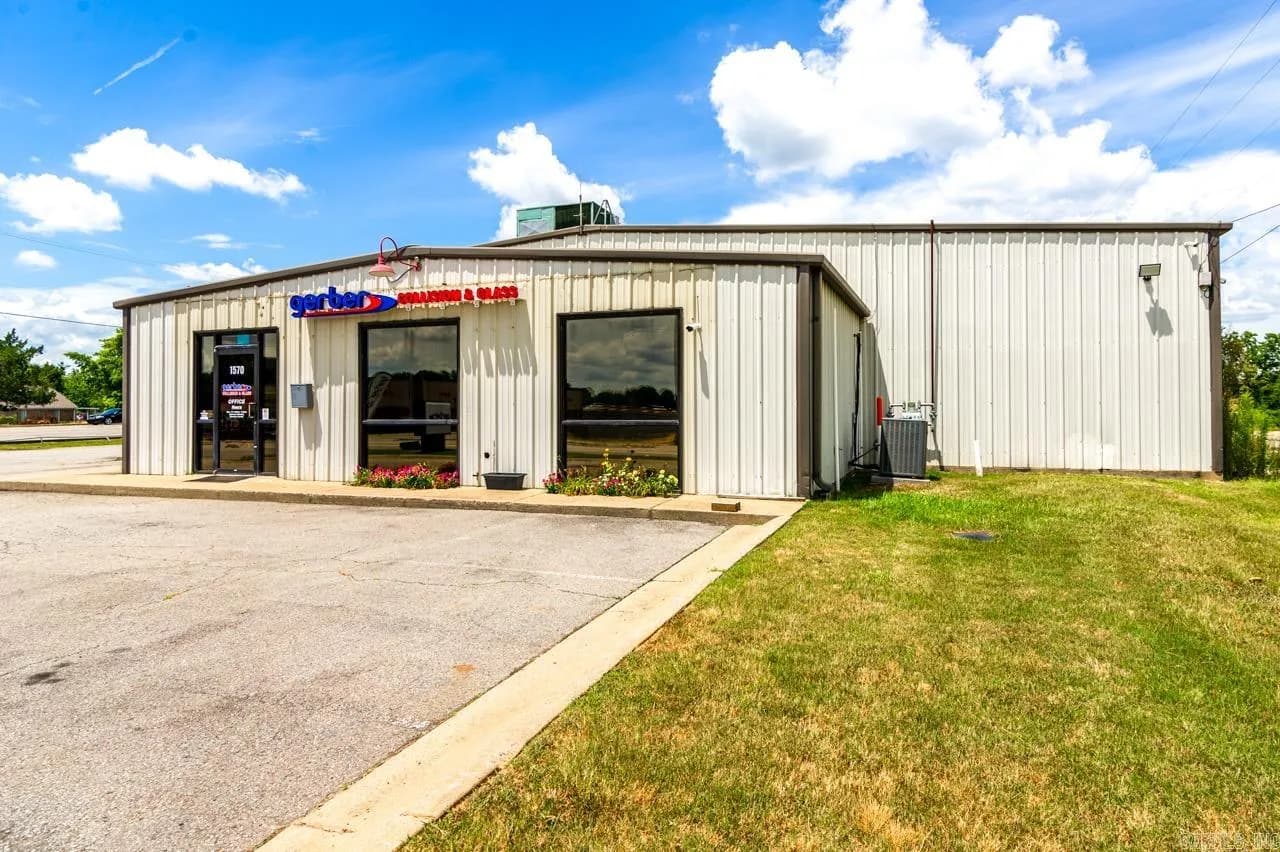 Property at 1570 E Oak - Image 21