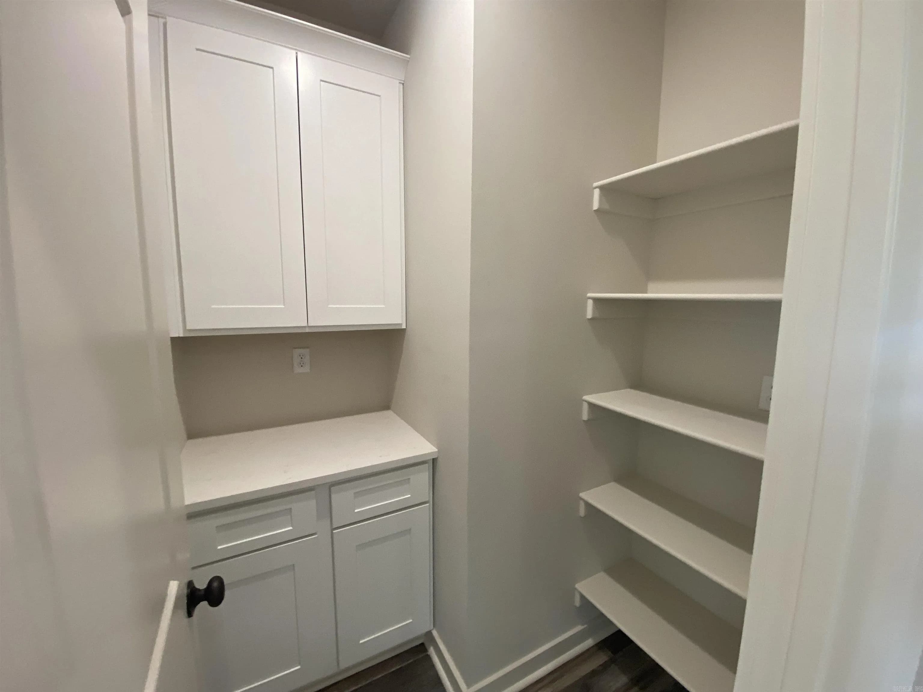 Property at 1229  Stella - Image 10