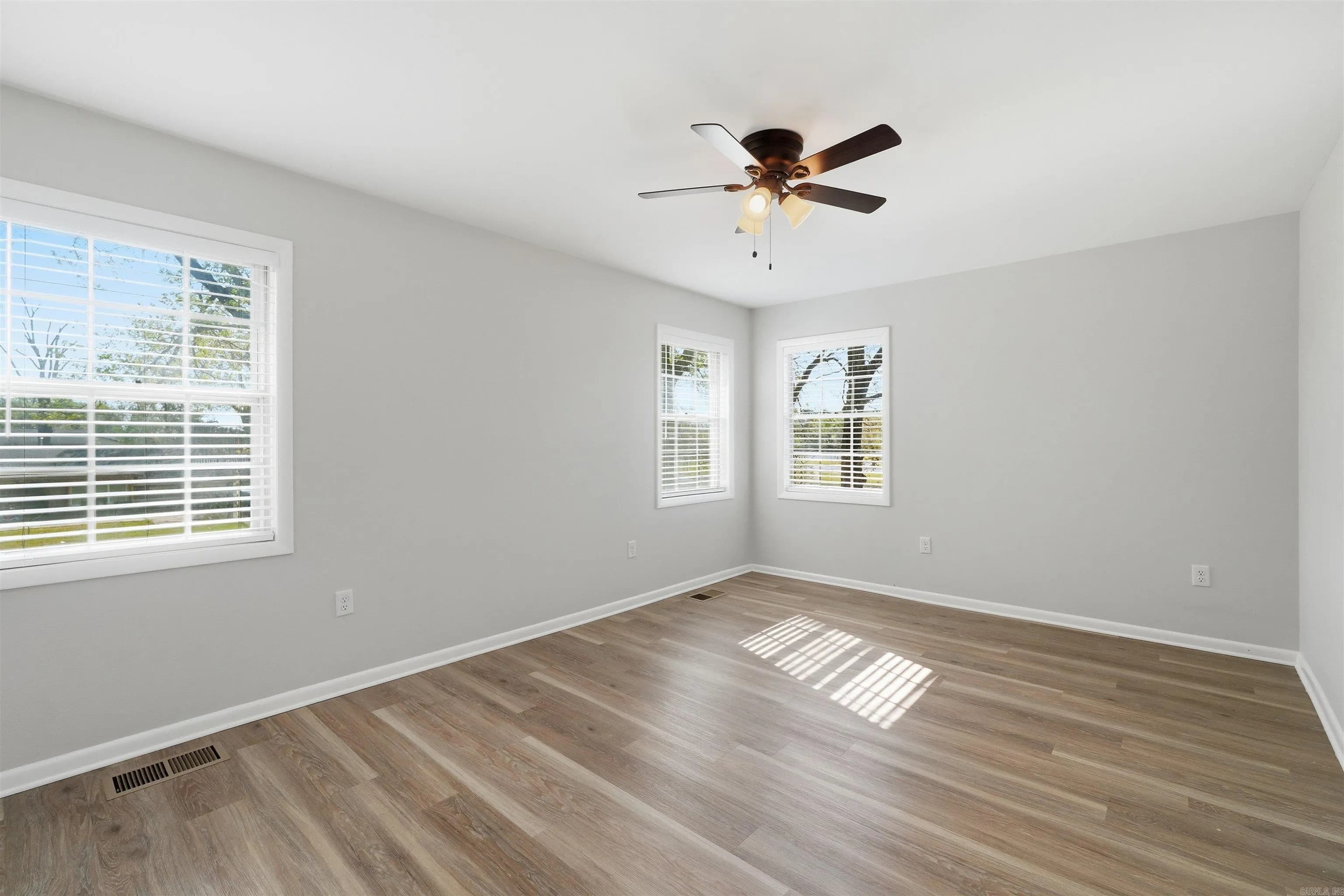 Property at 710  Clara - Image 33