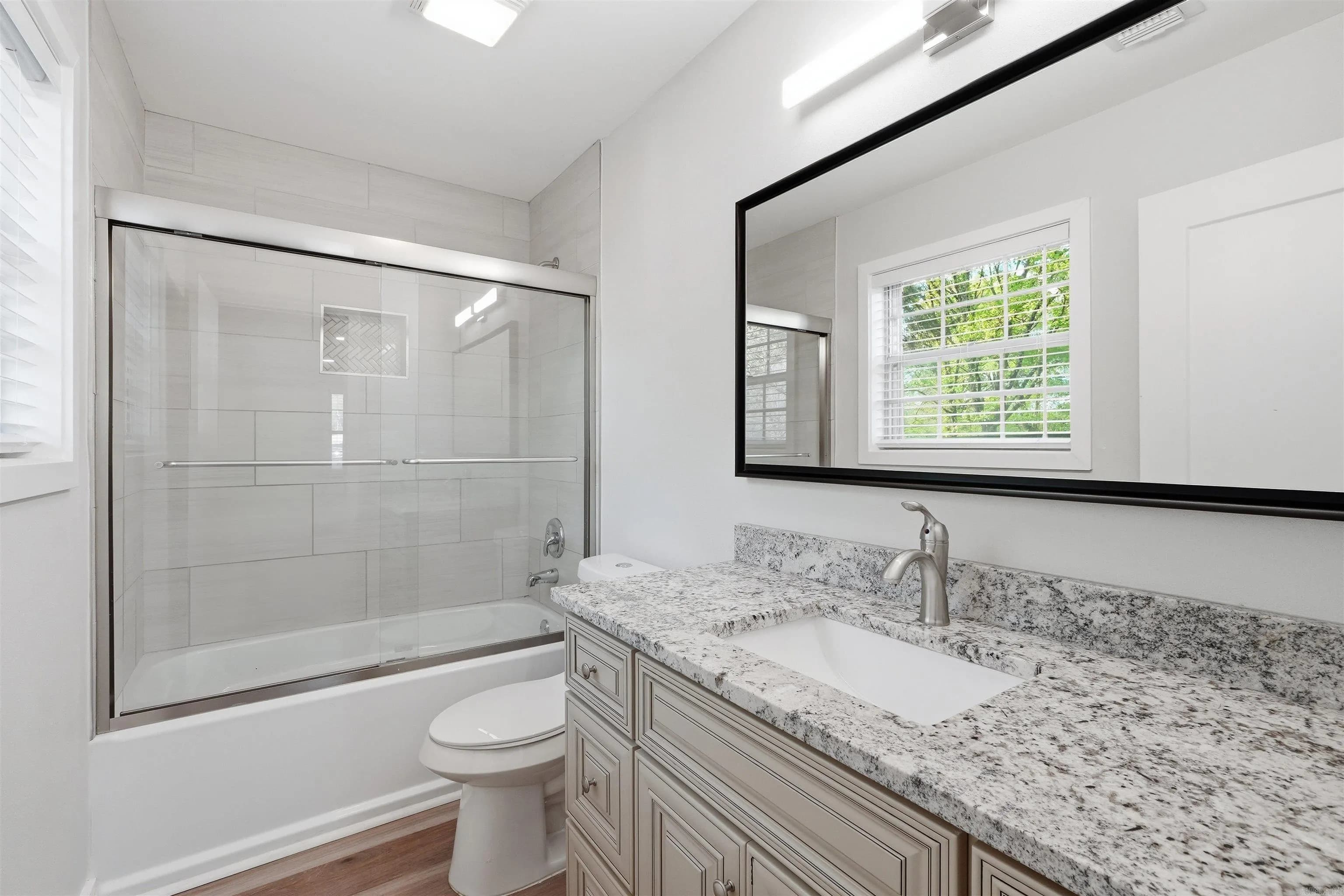 Property at 710  Clara - Image 25