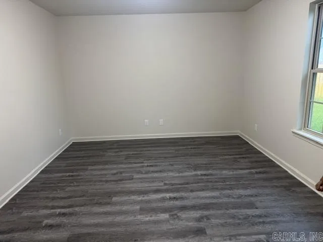 Property at 100 E Lauren - Image 6
