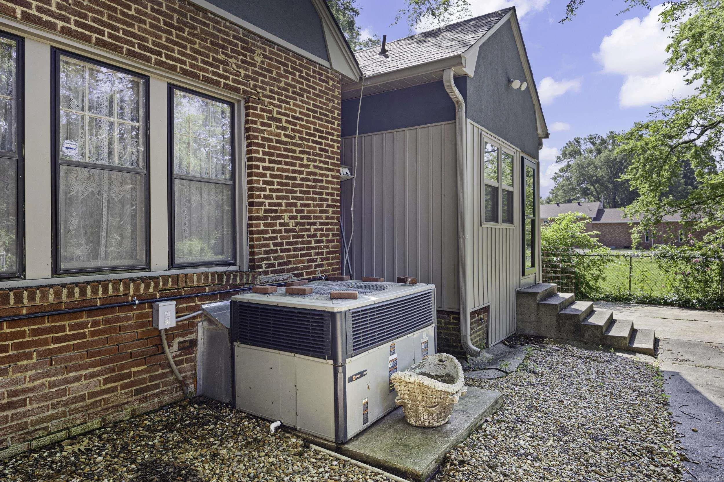 Property at 807 S Bridge - Image 35