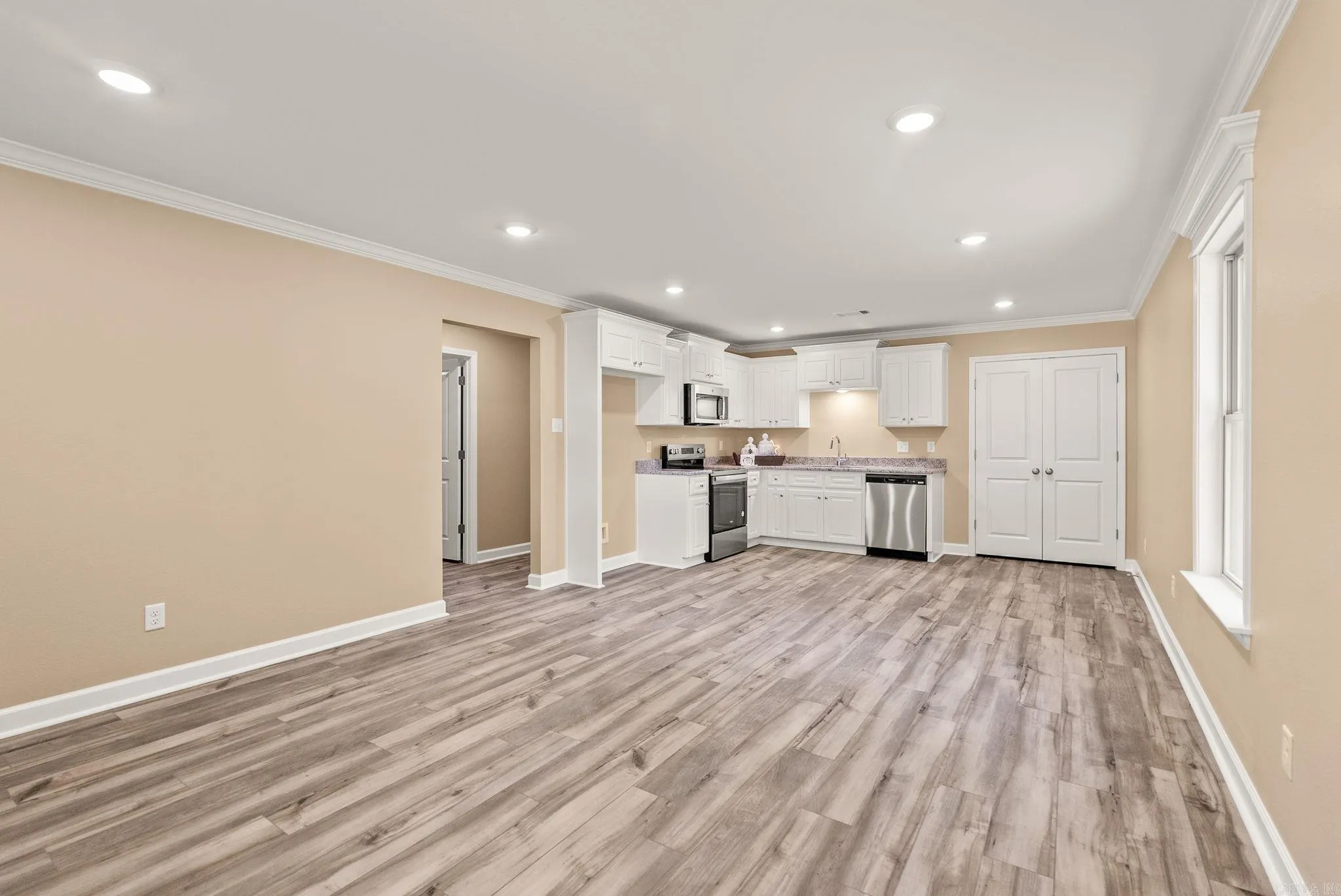 Property at 506  Kay - Image 6