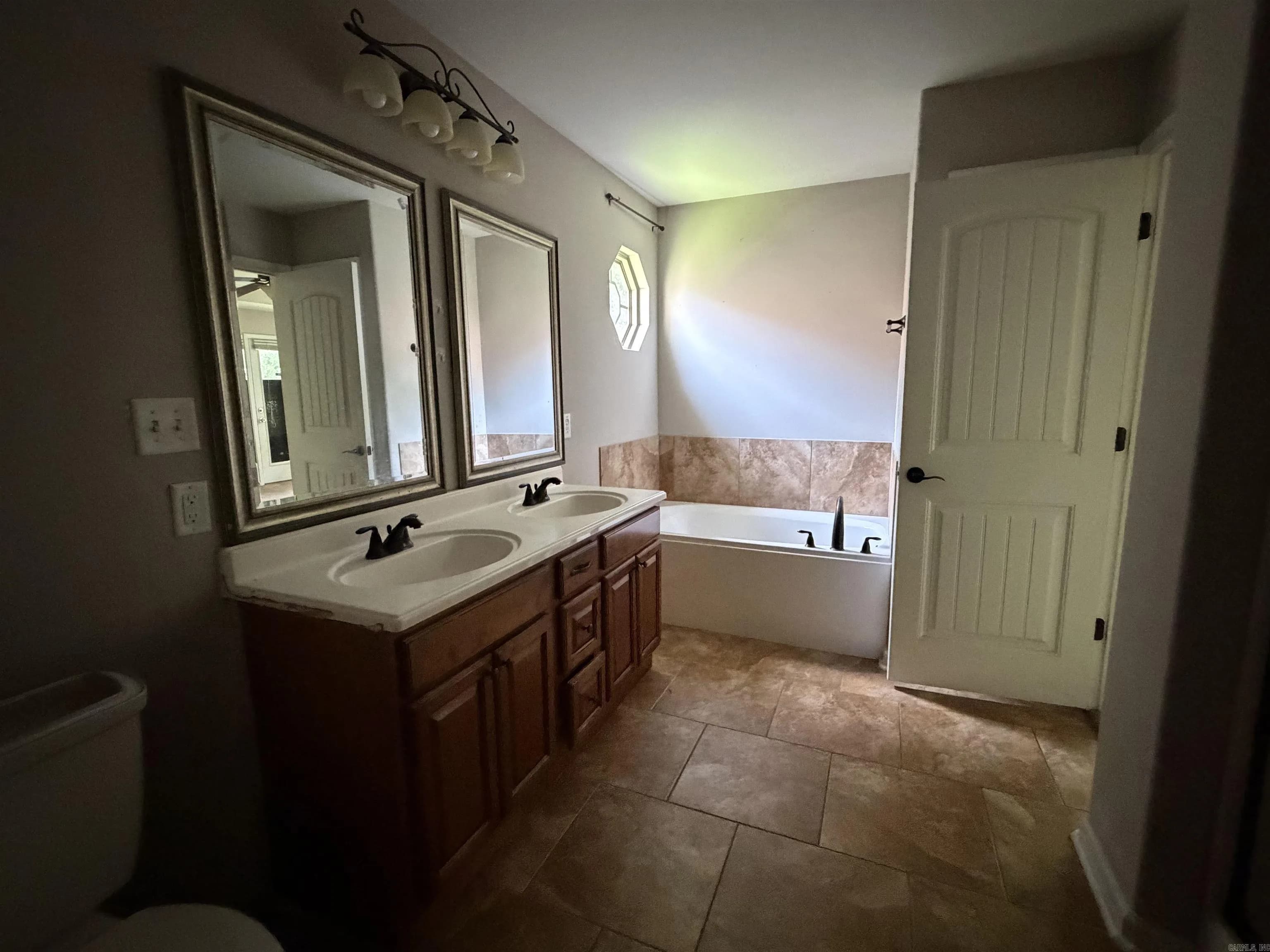 Property at 1065  Skyline - Image 29