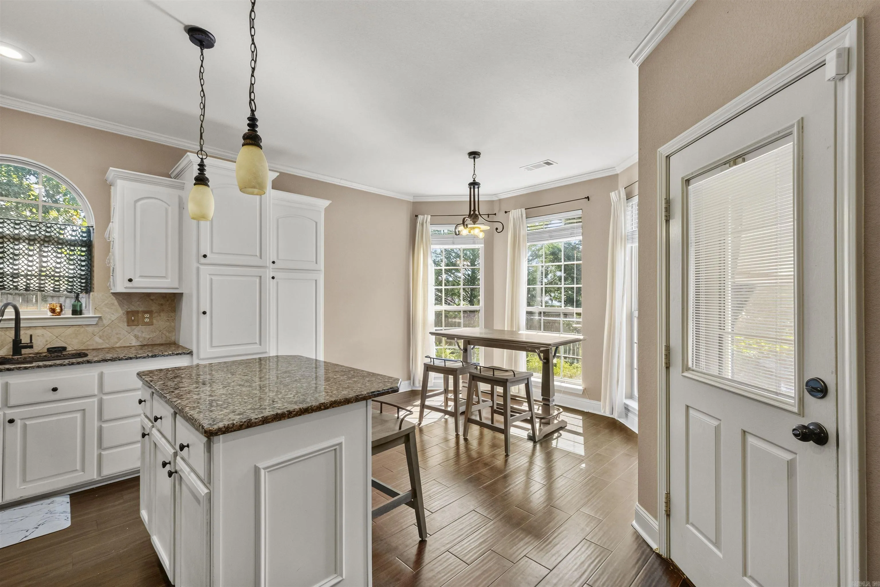 Property at 6000  Reveille - Image 10