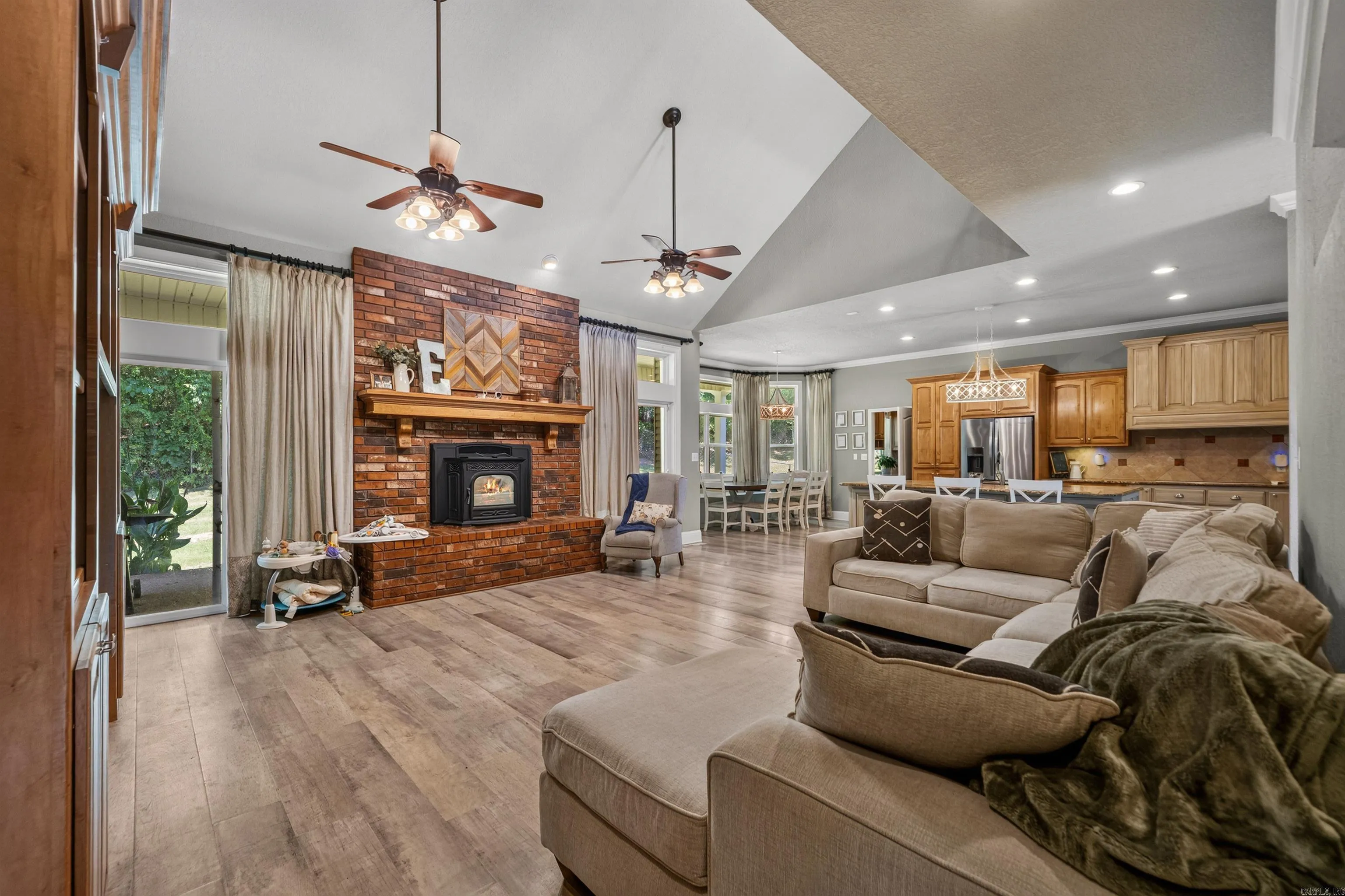 Property at 703  Beaver lakes - Image 10