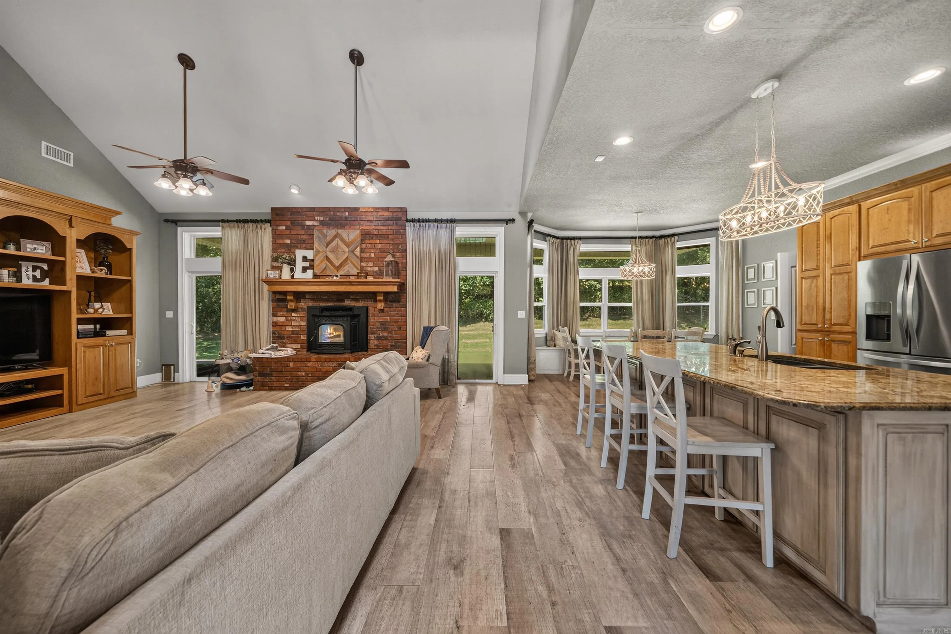 Property at 703  Beaver lakes - Image 3