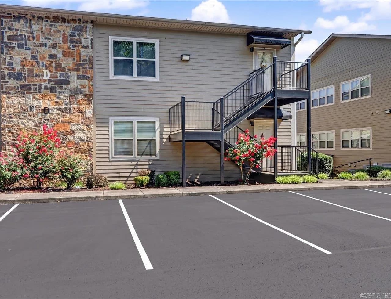 Property at 640  Arkridge  Unit D-2, D-2 - Image 36