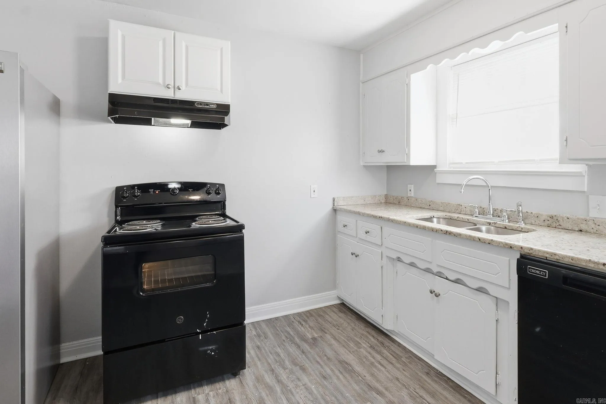 Property at 1814  Moss - Image 11