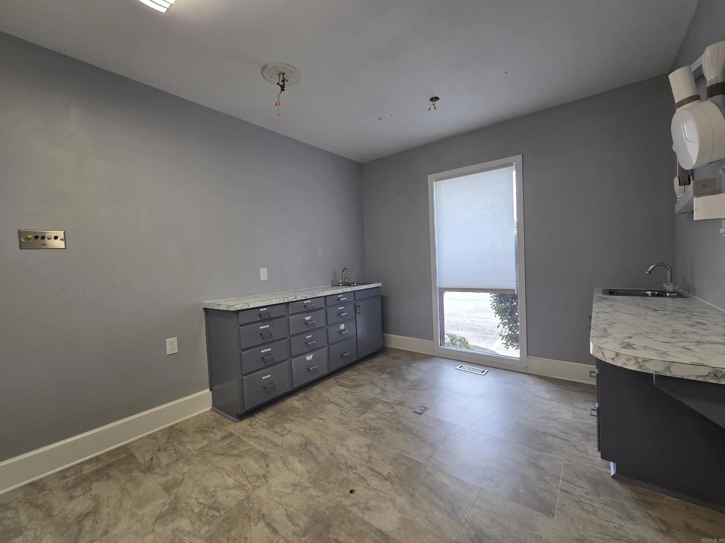 Property at 3006 E Kiehl - Image 16