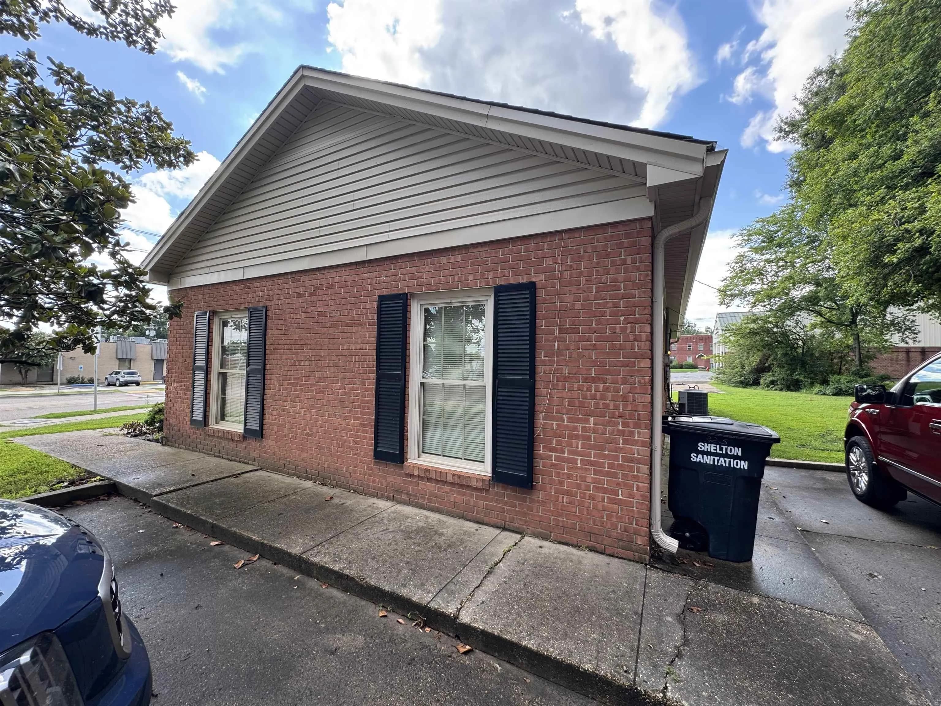 Property at 325 W Jackson - Image 10