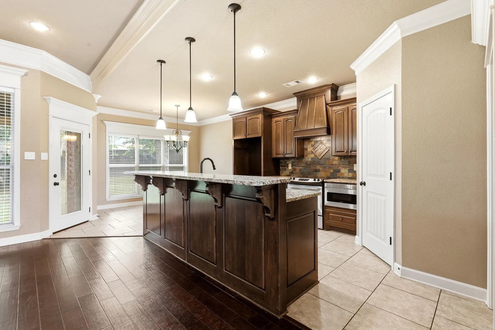 Property at 204  Forest oak - Image 6