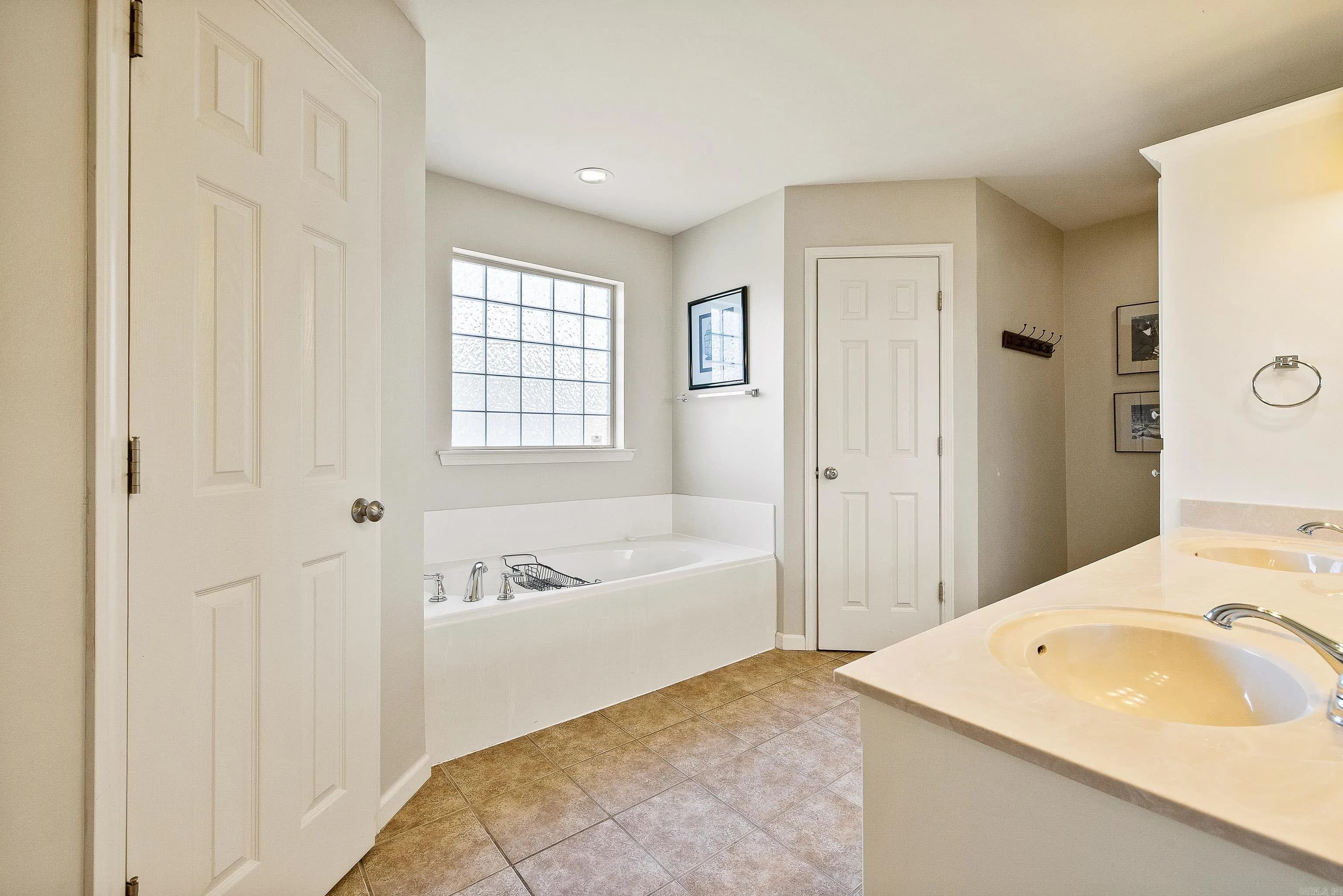 Property at 3503  Peachtree - Image 23
