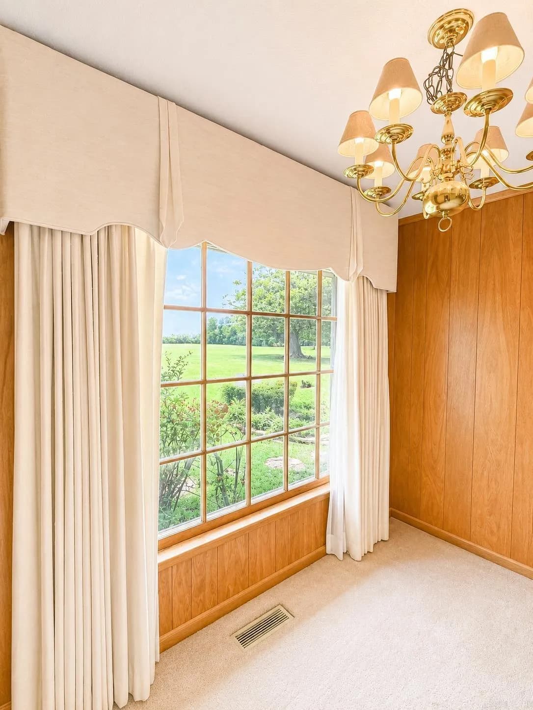 Property at 5500  Lakeshore - Image 14