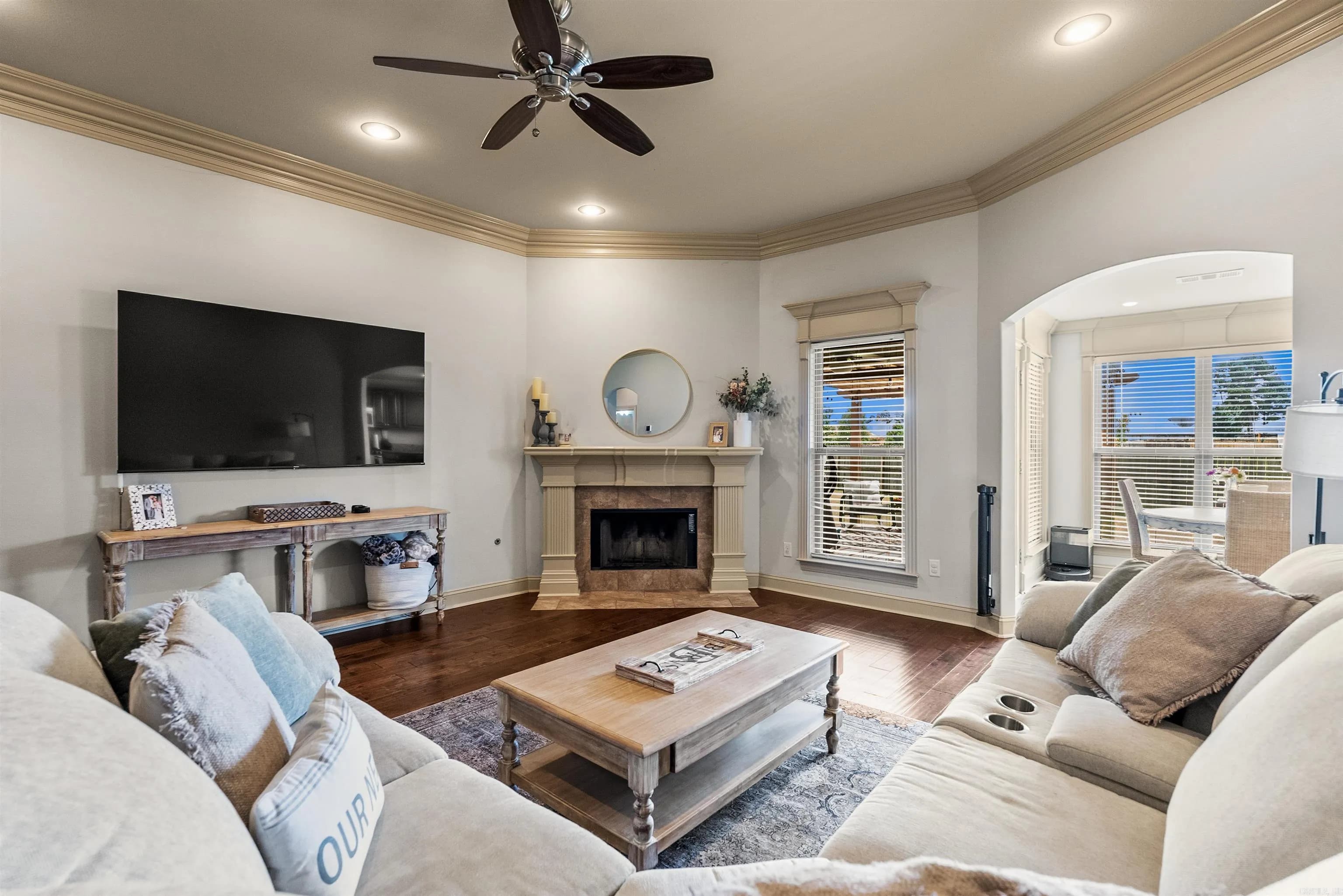 Property at 105  Chambery - Image 14