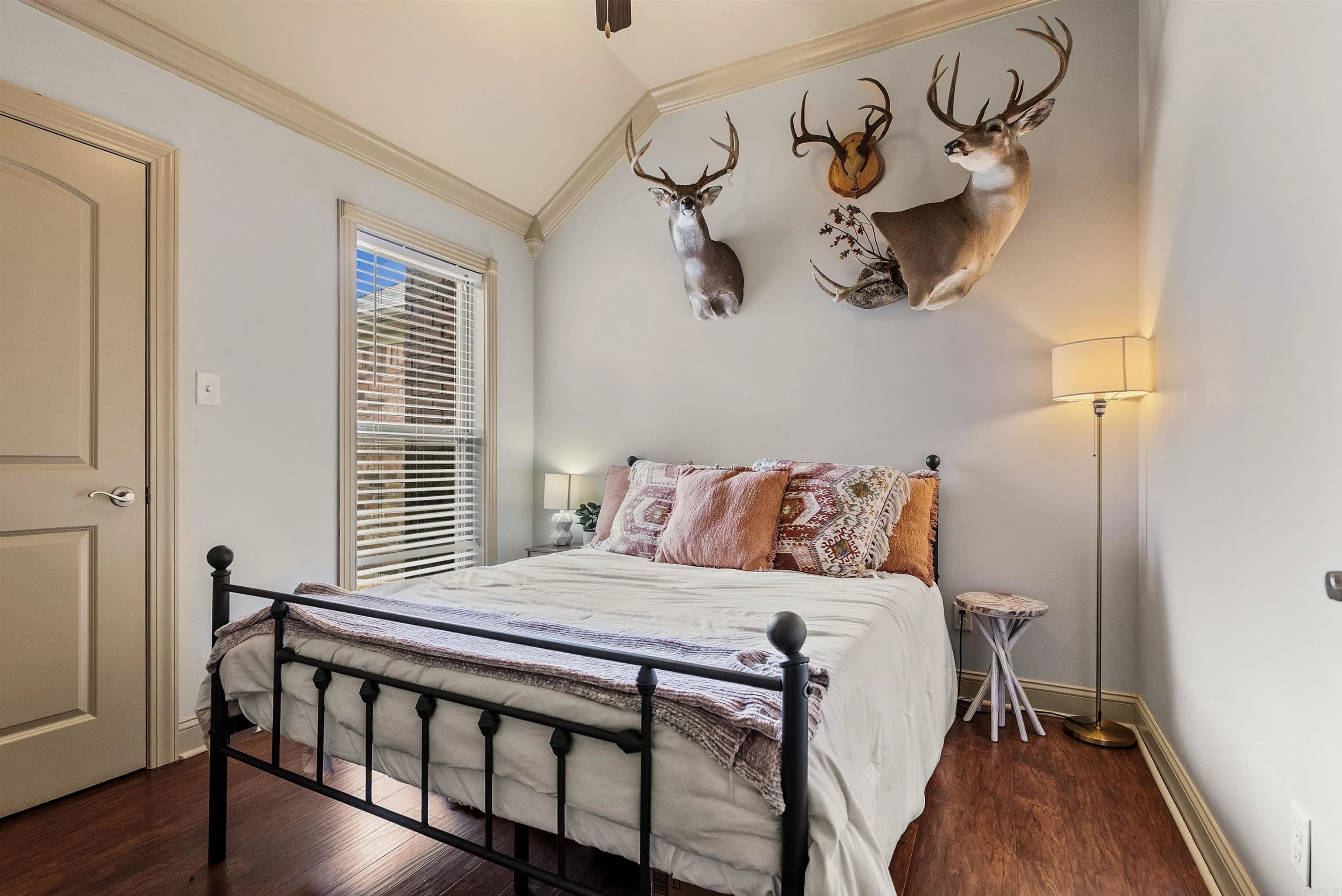 Property at 105  Chambery - Image 33