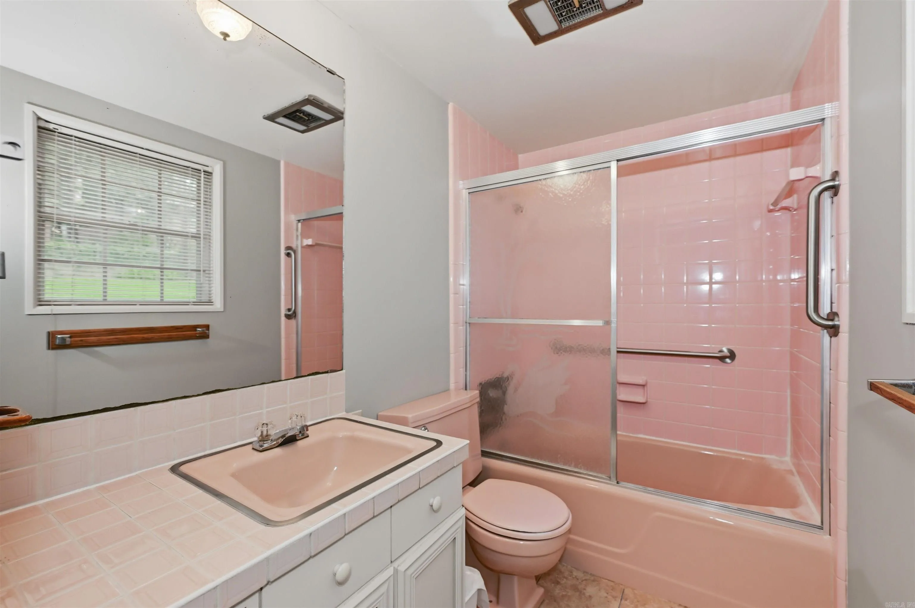 Property at 2107  Biscayne - Image 20