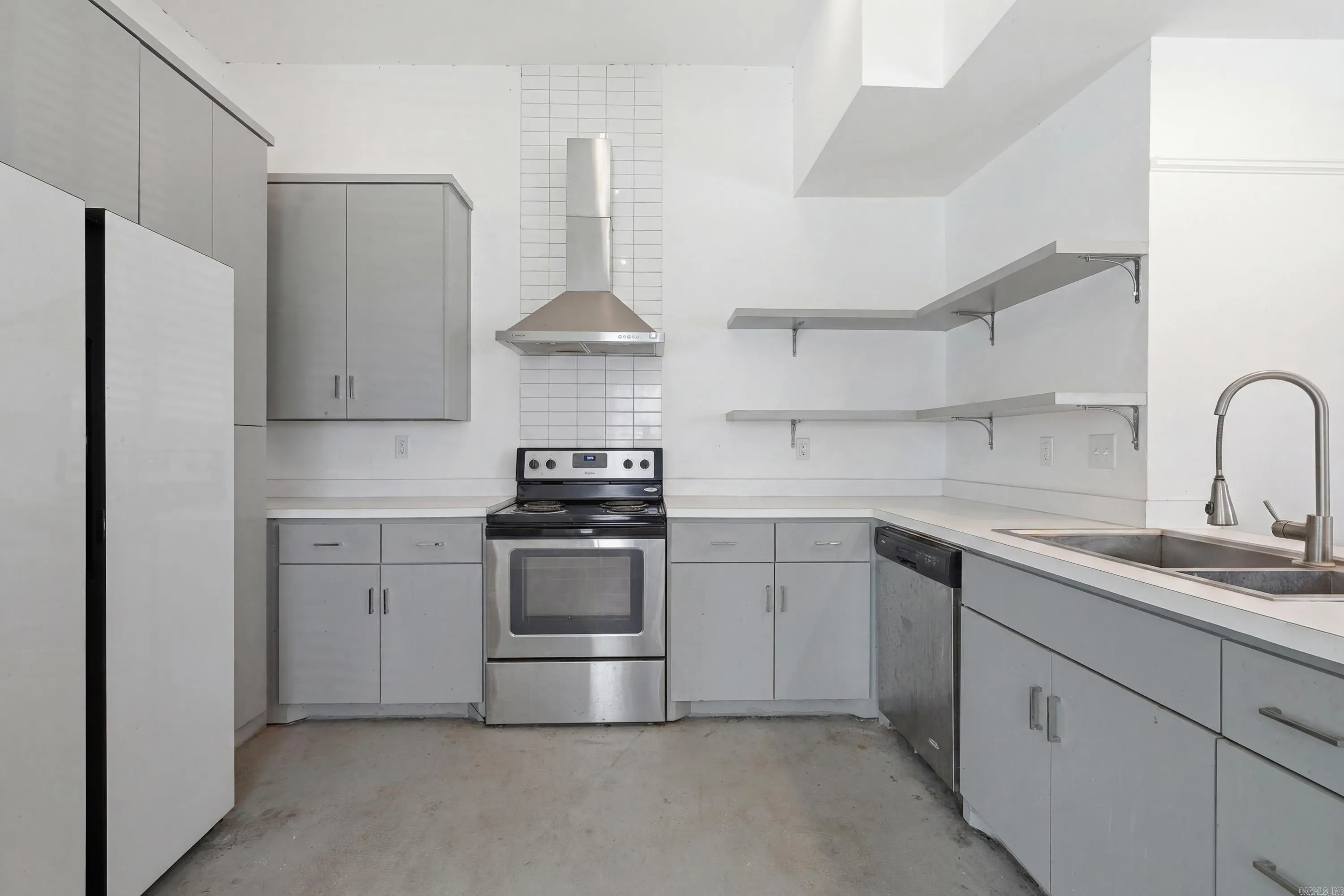 Property at 123 S Schiller - Image 19