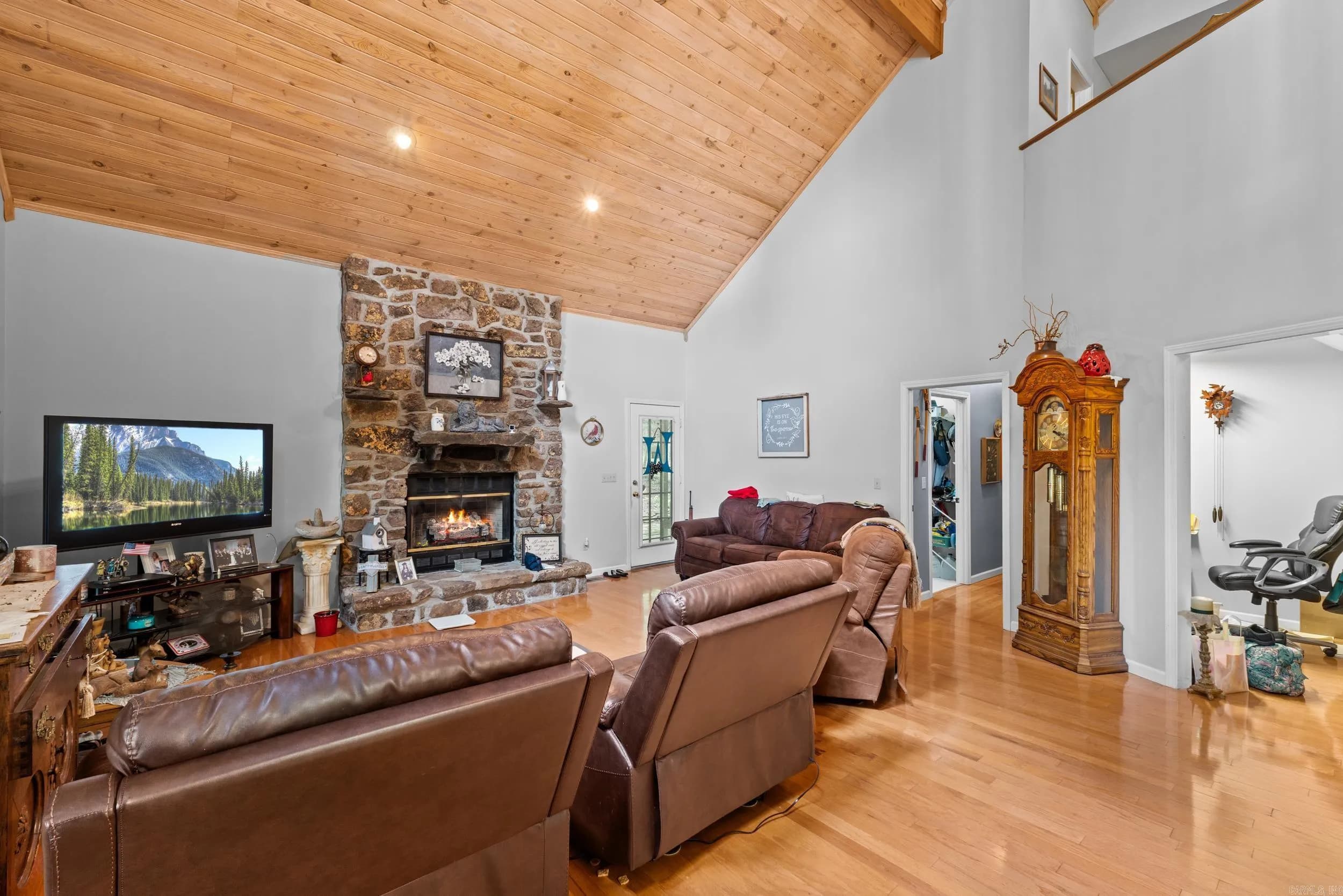 Property at 420  Shadow - Image 15