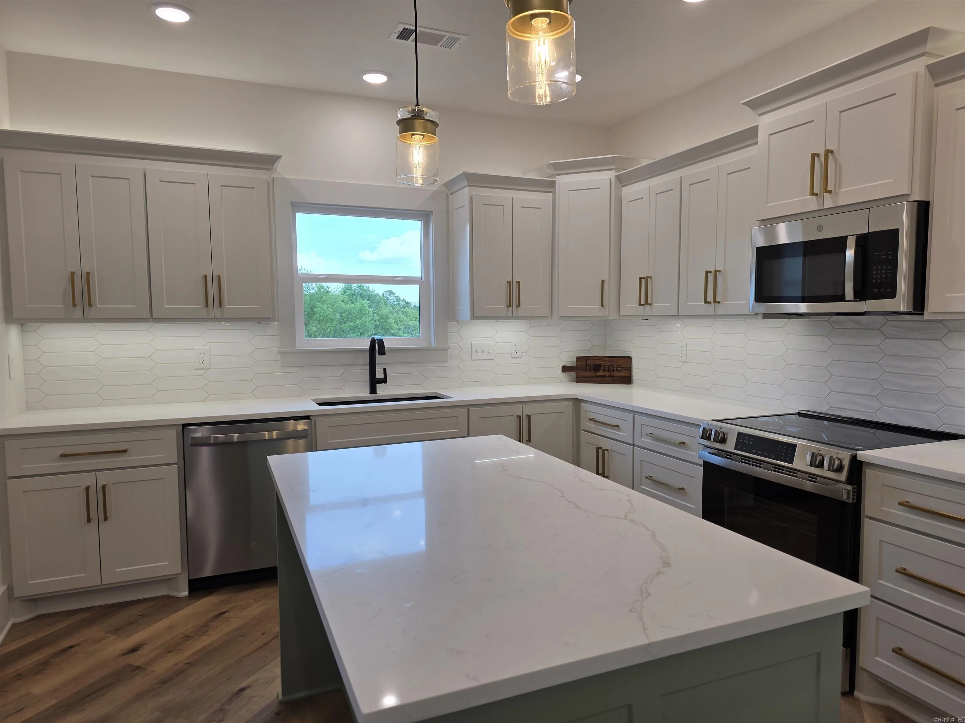 Property at 81  Summer sky - Image 11