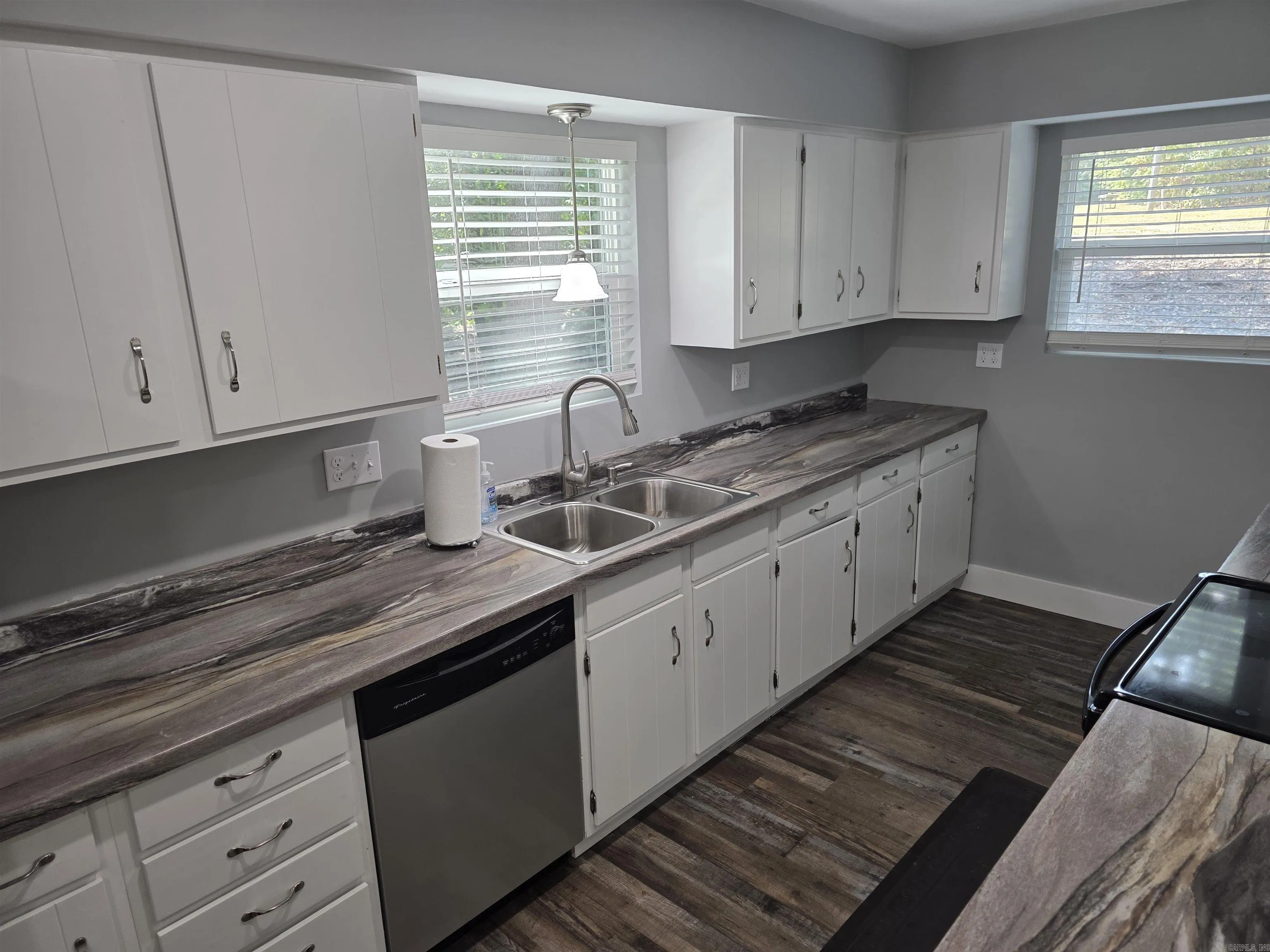 Property at 1000  Twin cove - Image 19