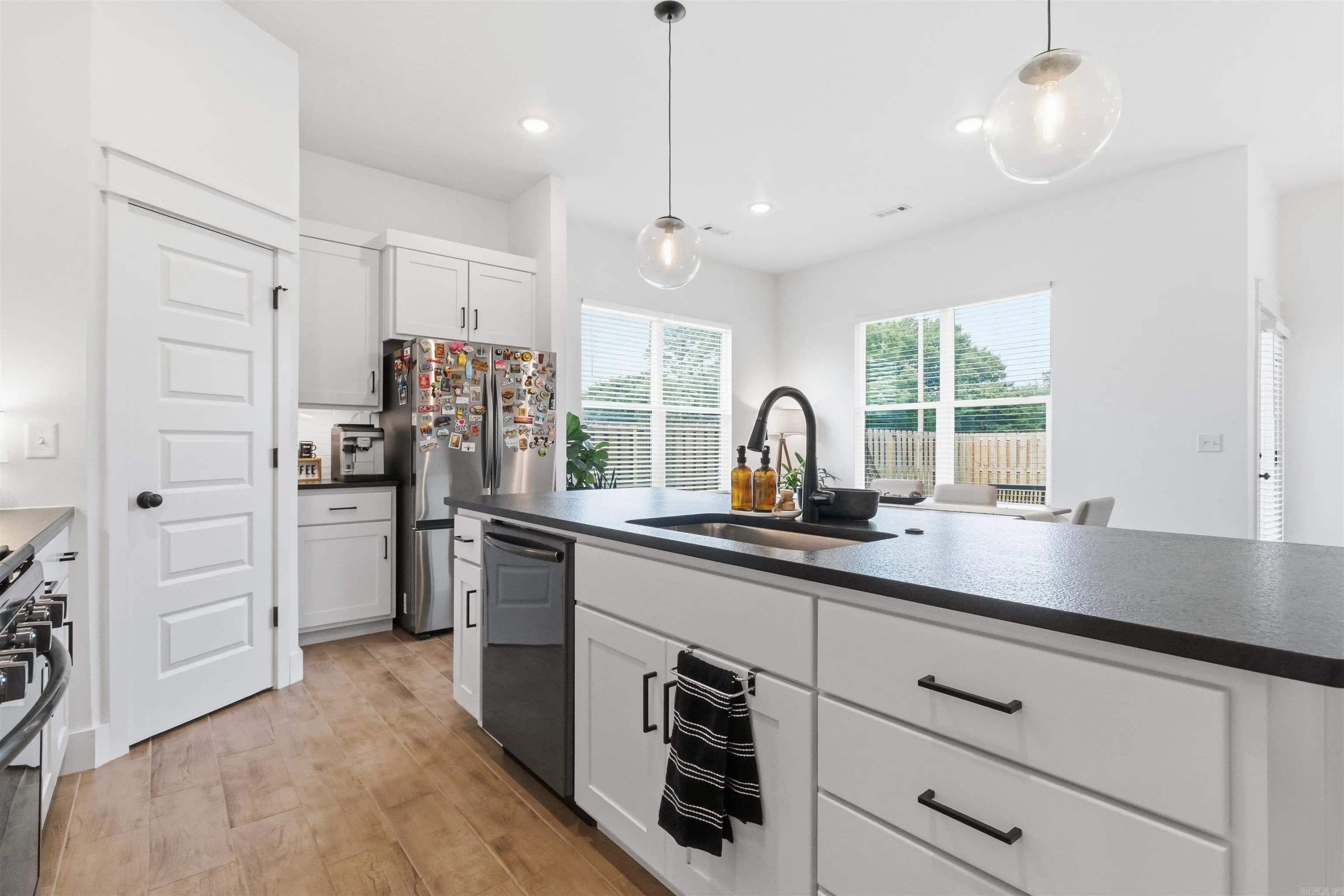 Property at 430  Snapdragon - Image 9