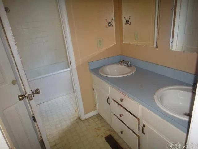 Property at 719  Randall - Image 15